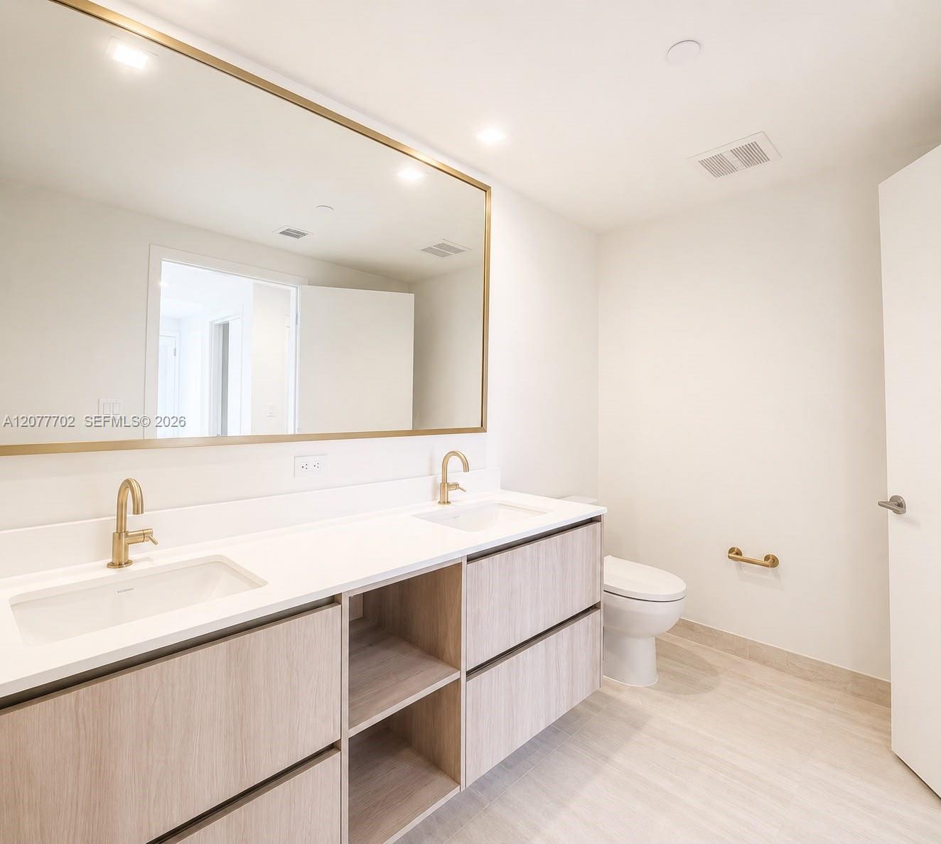 77 SE 5th St # 1903 — Photo 5