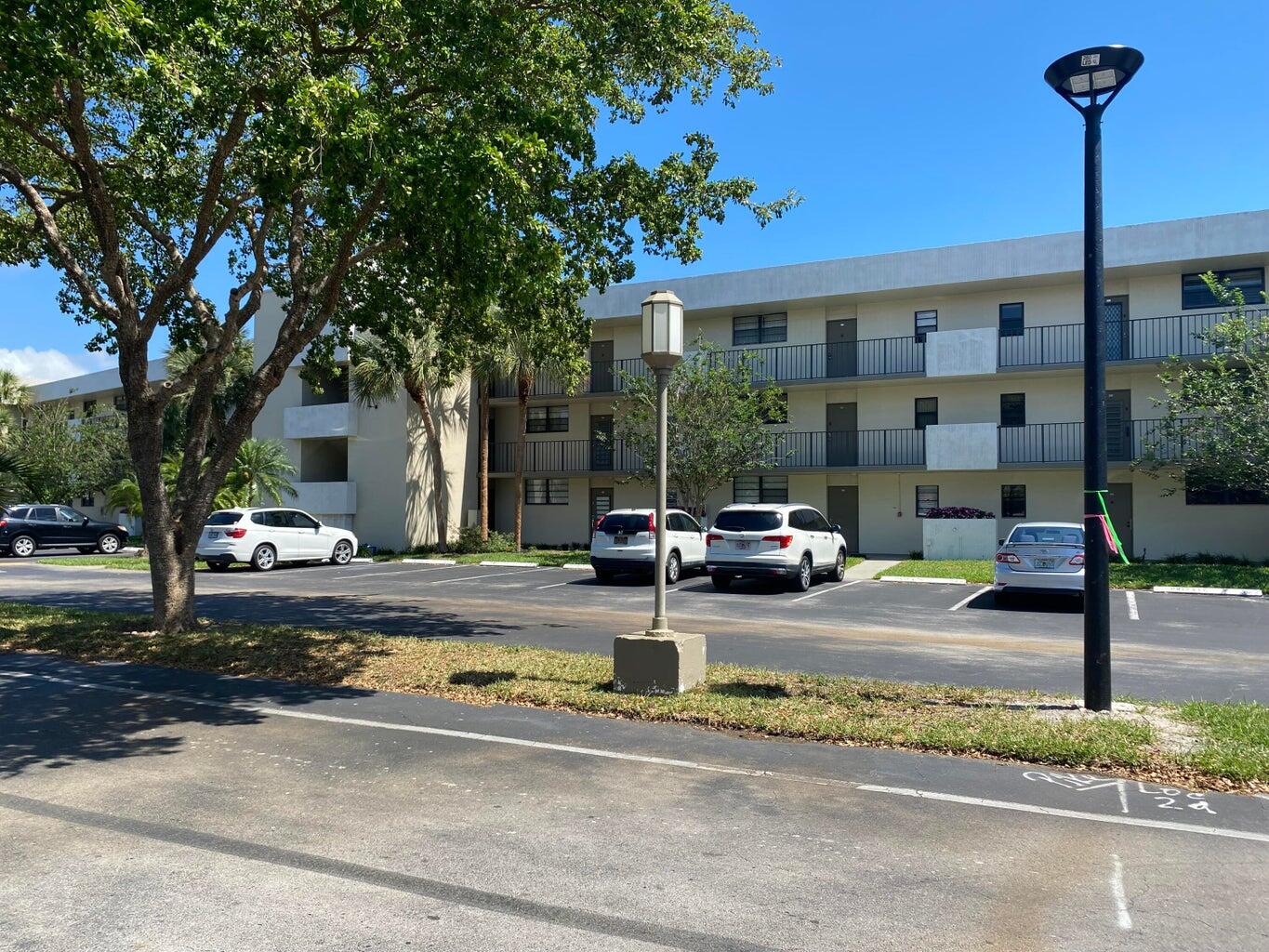 2420 Deer Creek Country Club Boulevard # d — Photo 2