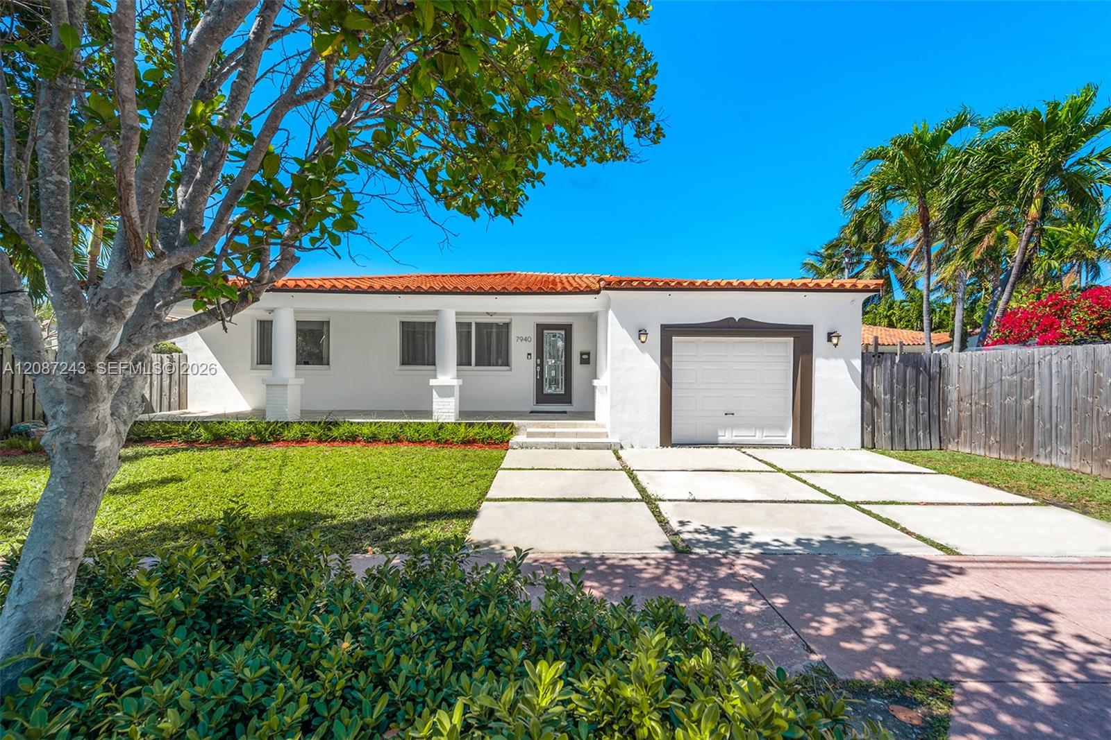 7940 Hawthorne Ave — Photo 4
