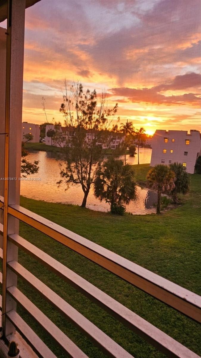 8000 N Sunrise Lakes Dr # 309, Sunrise FL 33322