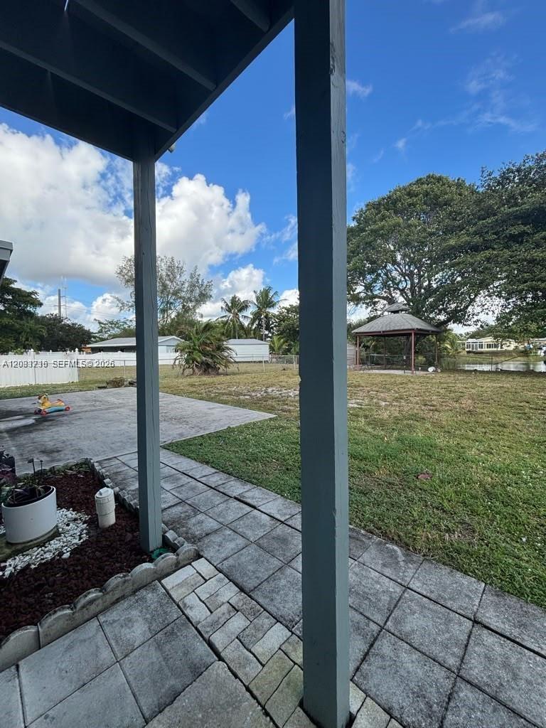 3921 SW 31st Dr # 3921 — Photo 4