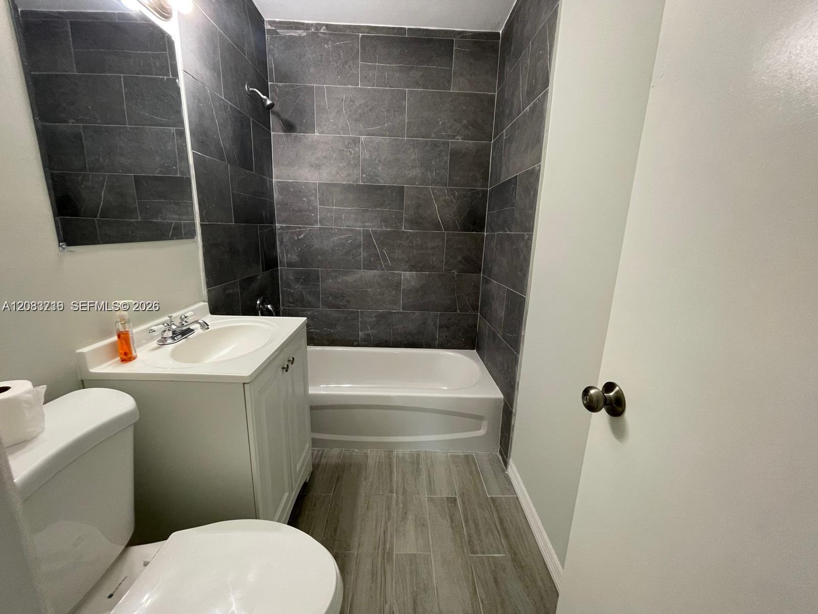 3921 SW 31st Dr # 3921 — Photo 5