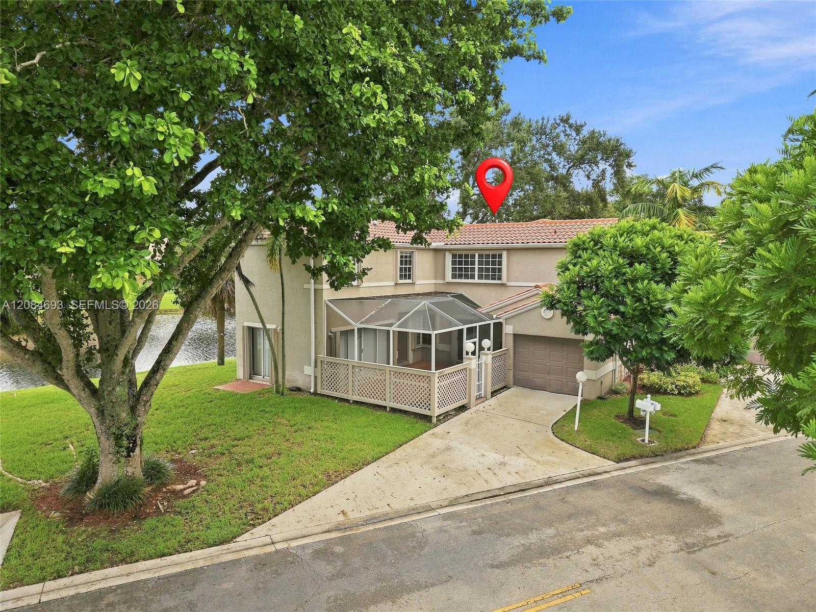 10922 Chandler Dr — Photo 2