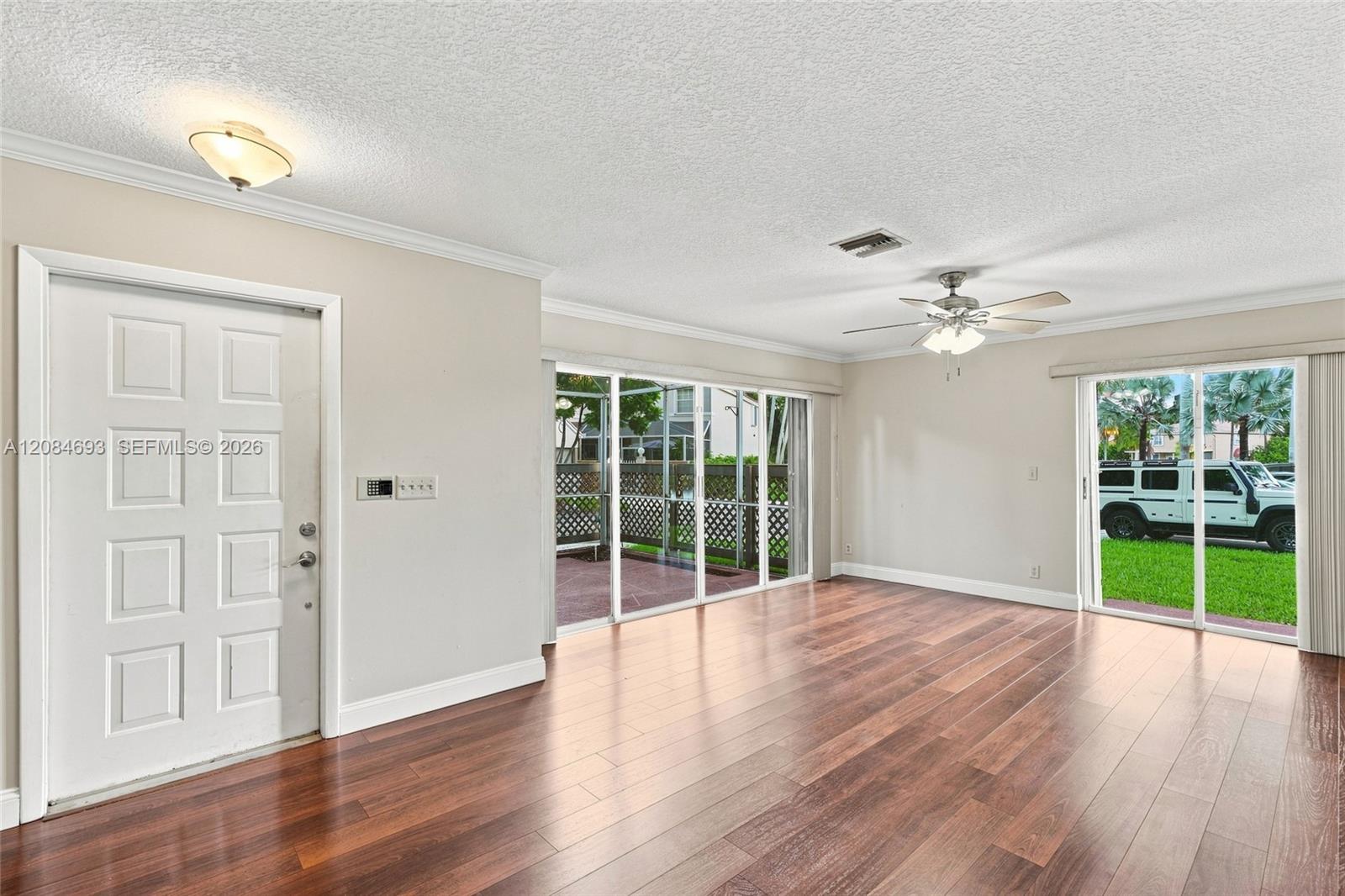 10922 Chandler Dr — Photo 5