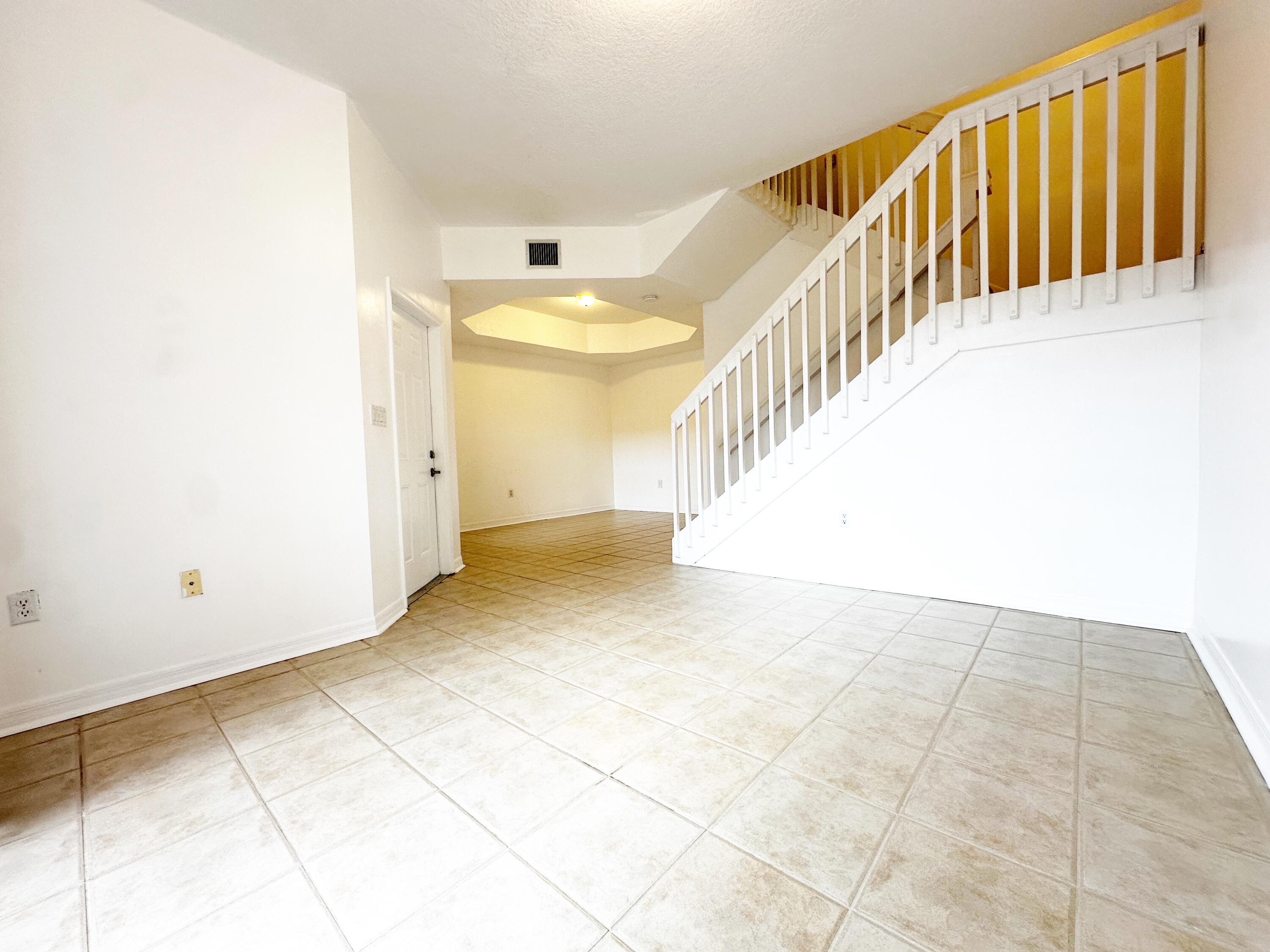 614 SW 106TH Avenue # 1507 — Photo 2
