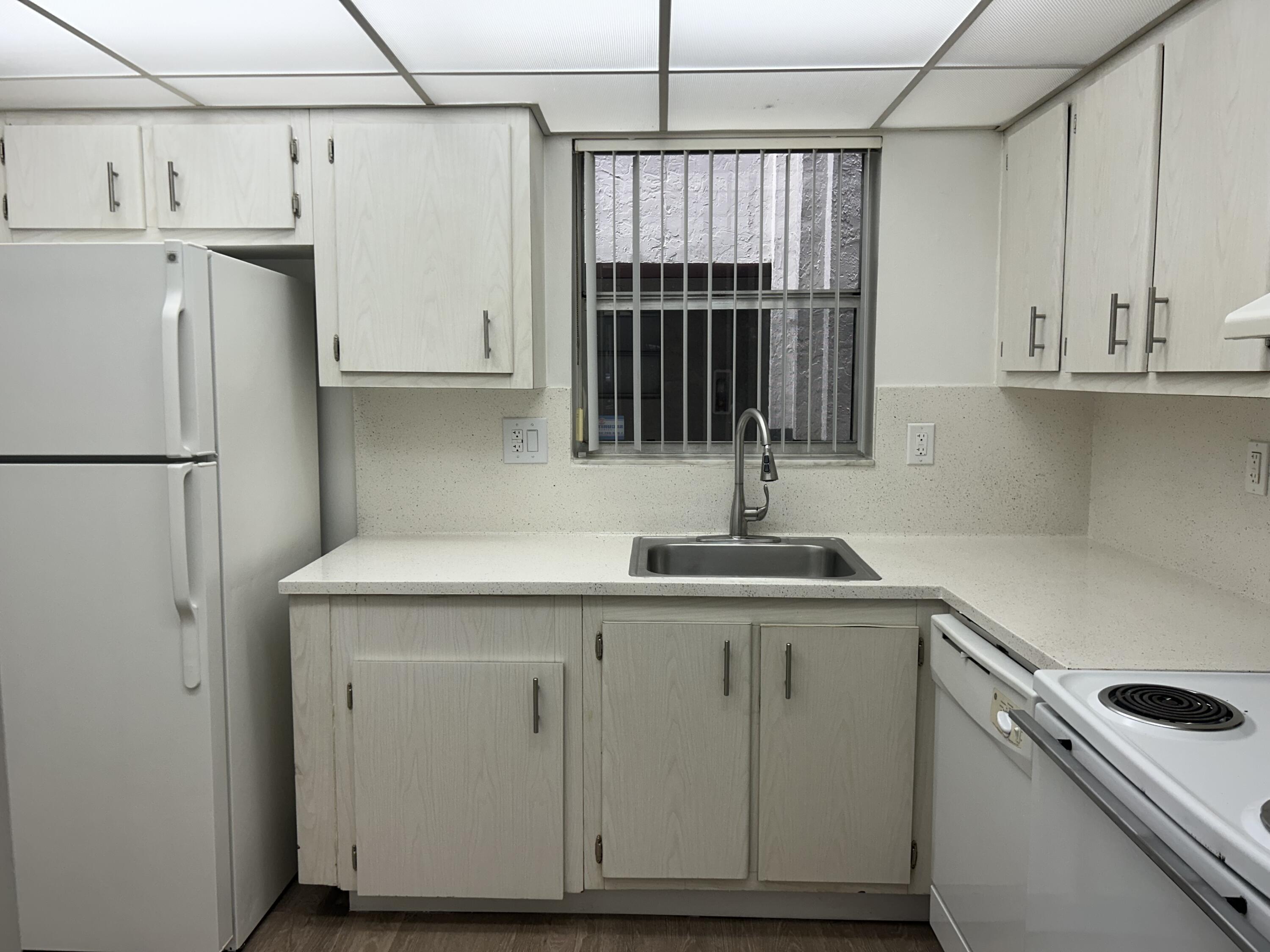 4108 N Pine Island Road # 108 — Photo 4