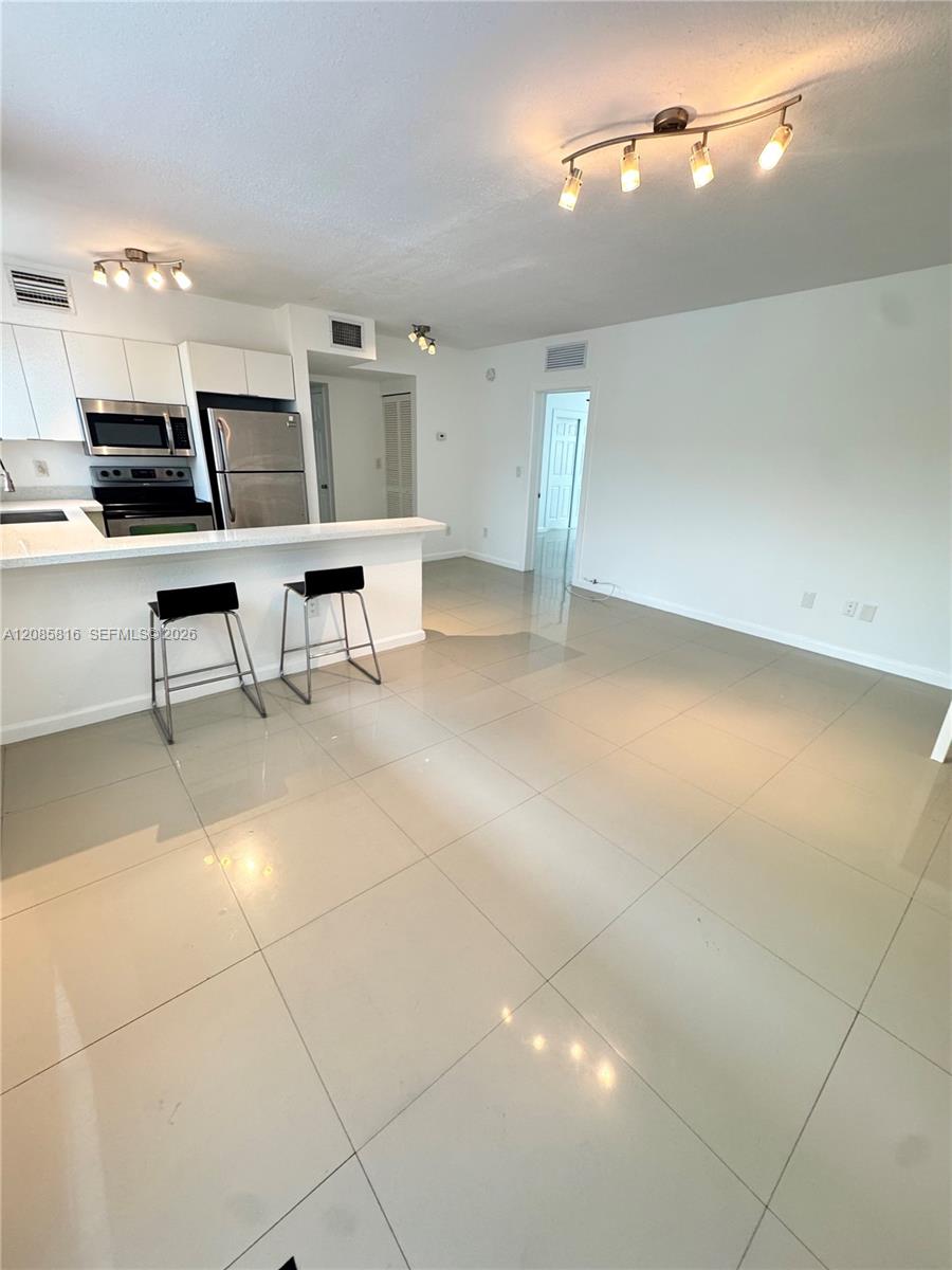 8035 Crespi Blvd # 2 — Photo 3