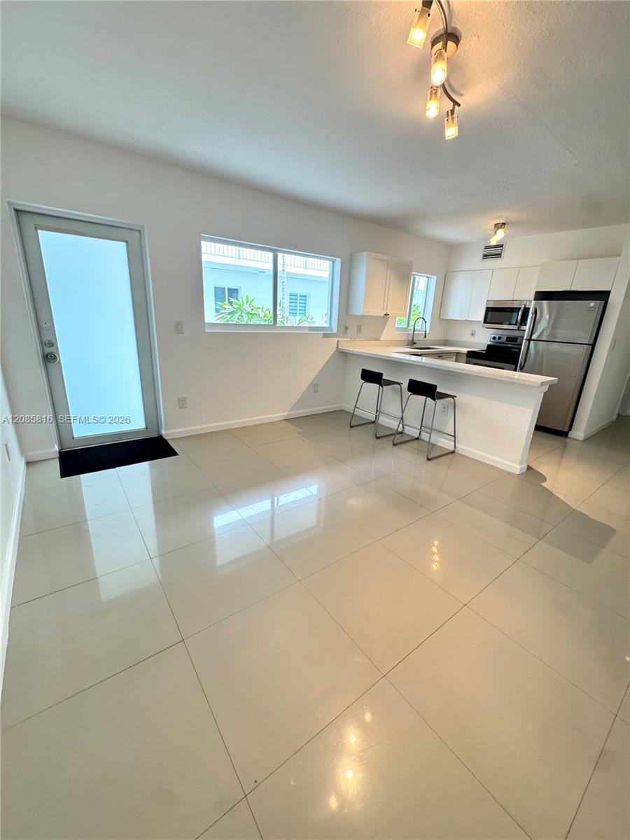 8035 Crespi Blvd # 2 — Photo 4