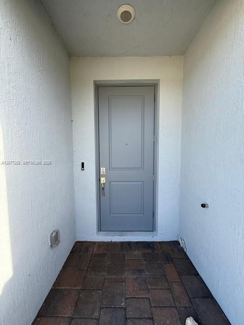 142 NE 14th Ter — Photo 3