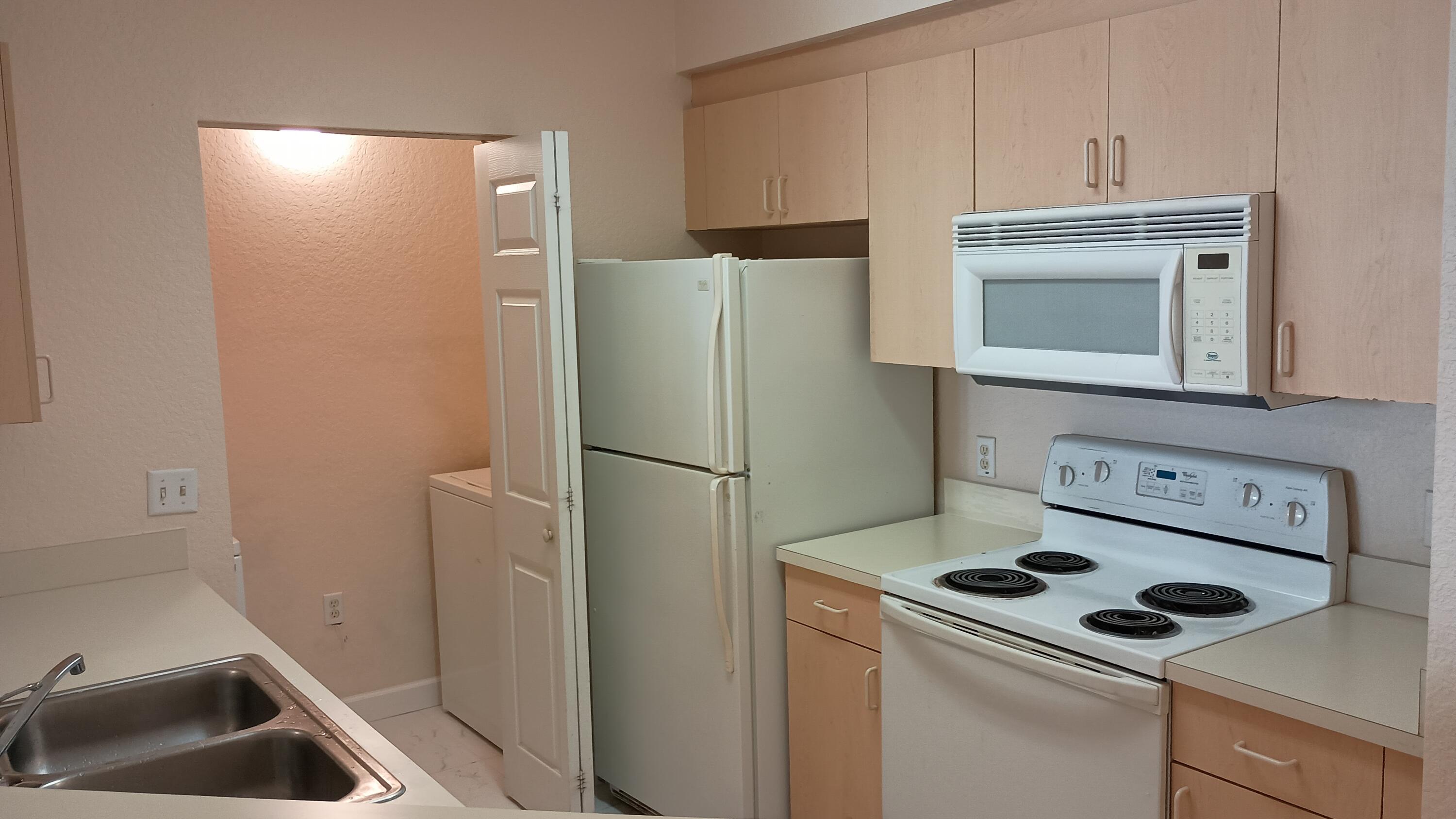 709 Belmont Lane # 709 — Photo 4