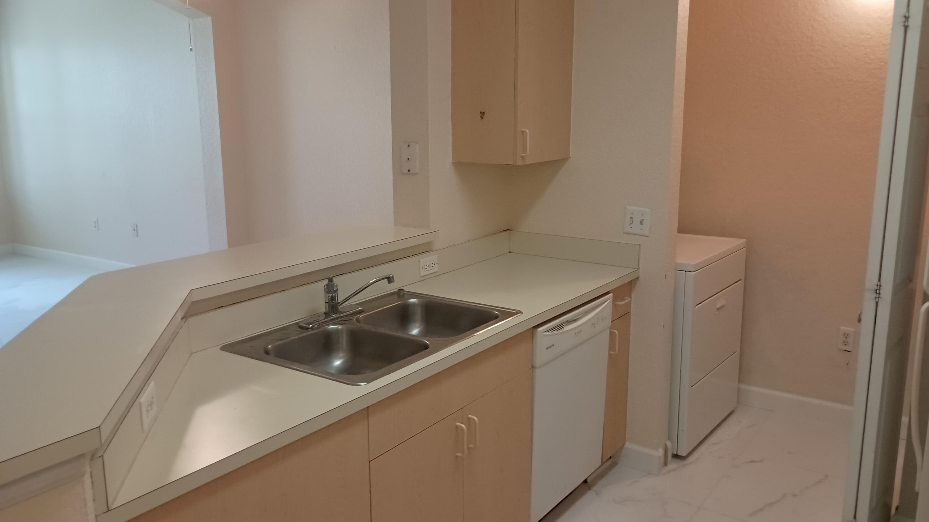 709 Belmont Lane # 709 — Photo 3