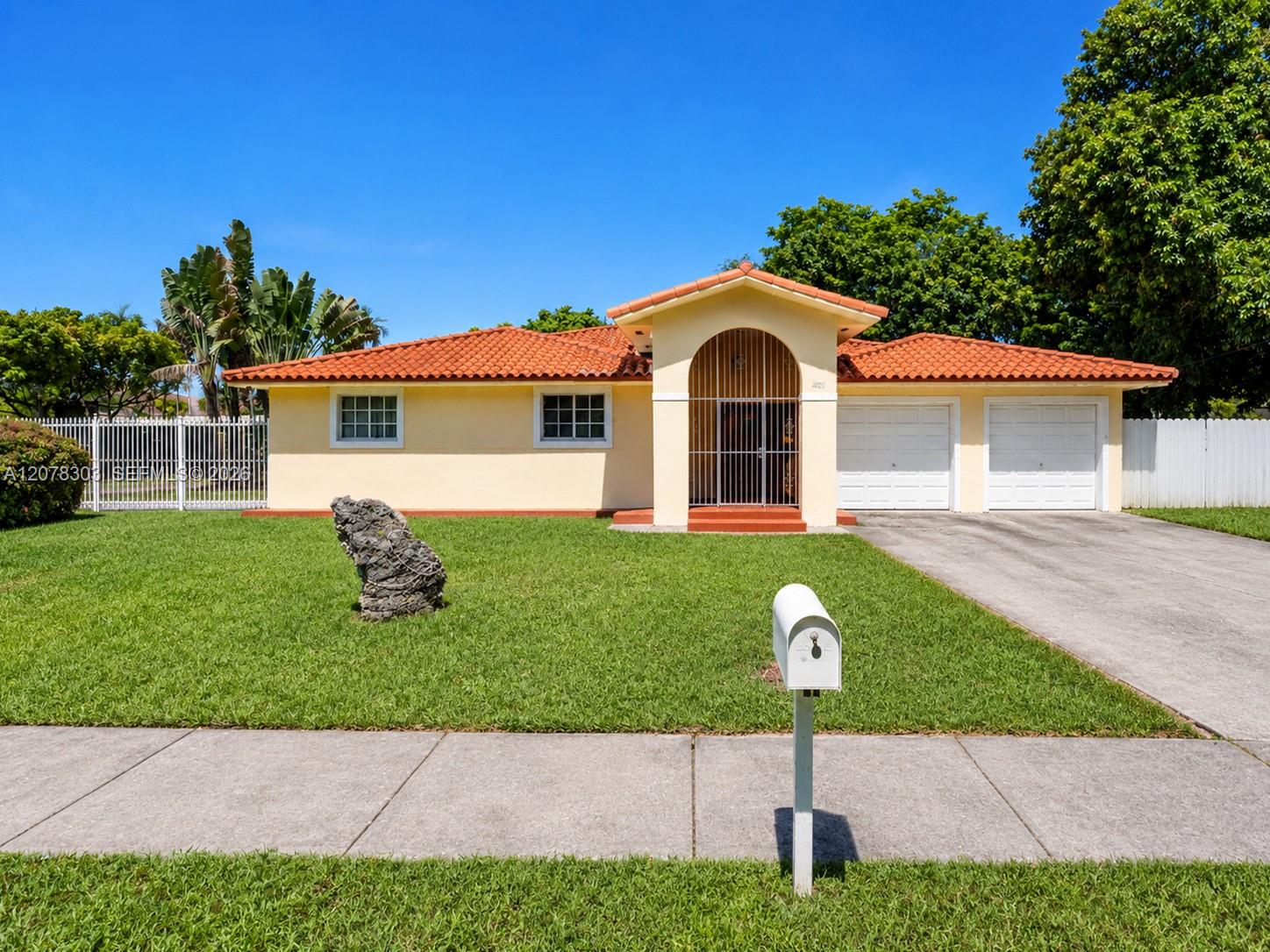 6450 SW 102nd Ave — Photo 2