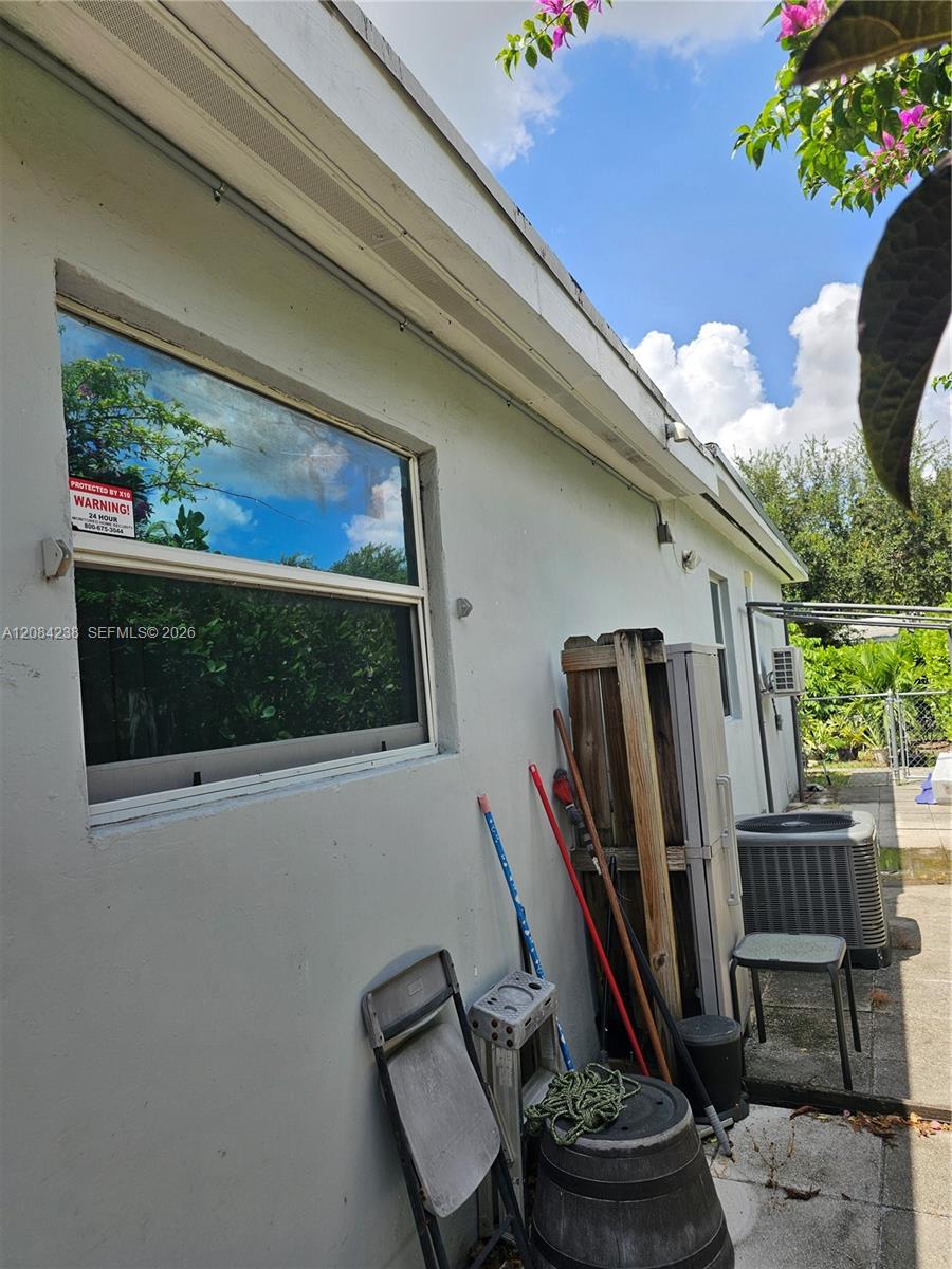 12145 NE 11th Ct — Photo 4