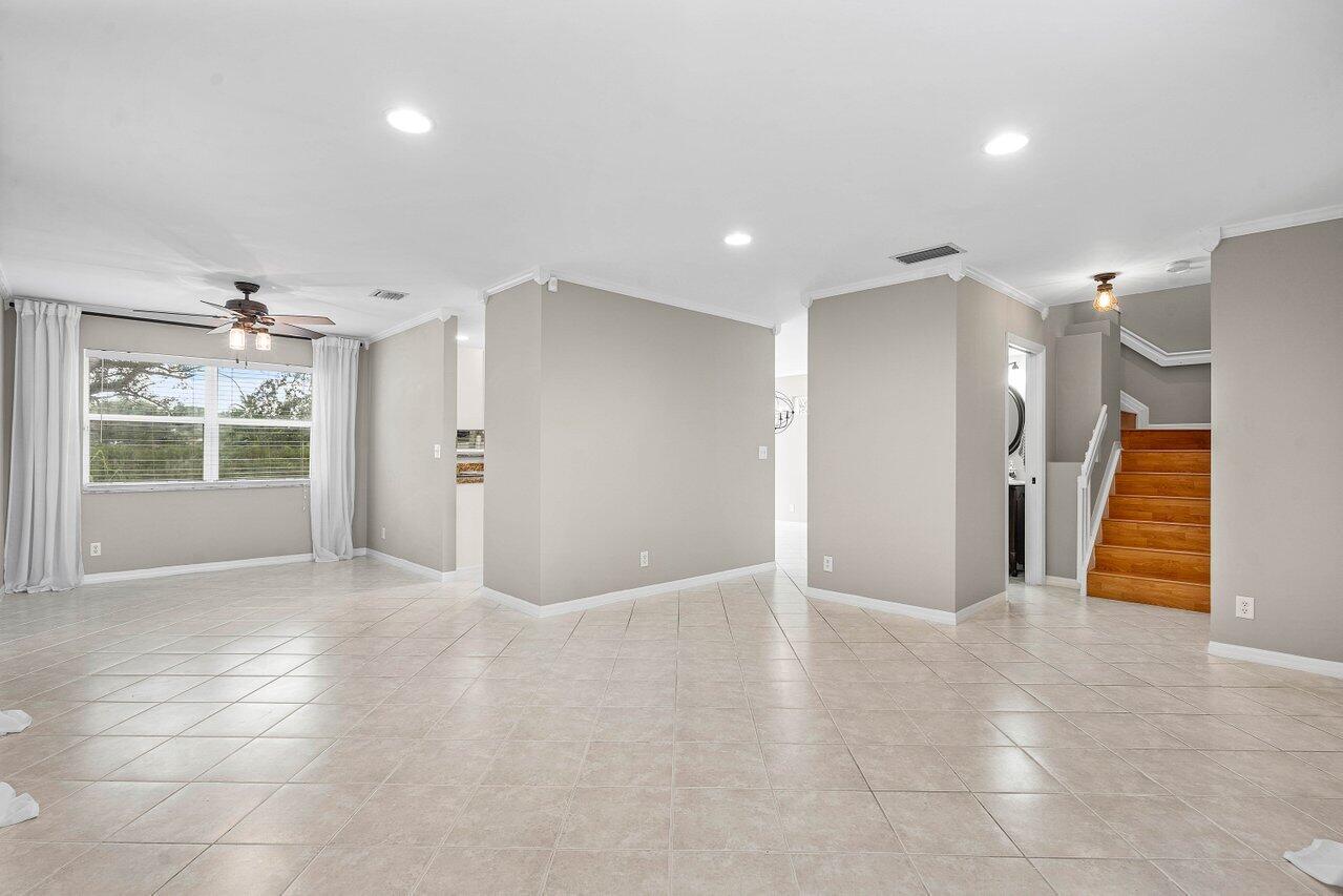 4303 NW 1ST Drive — Photo 4