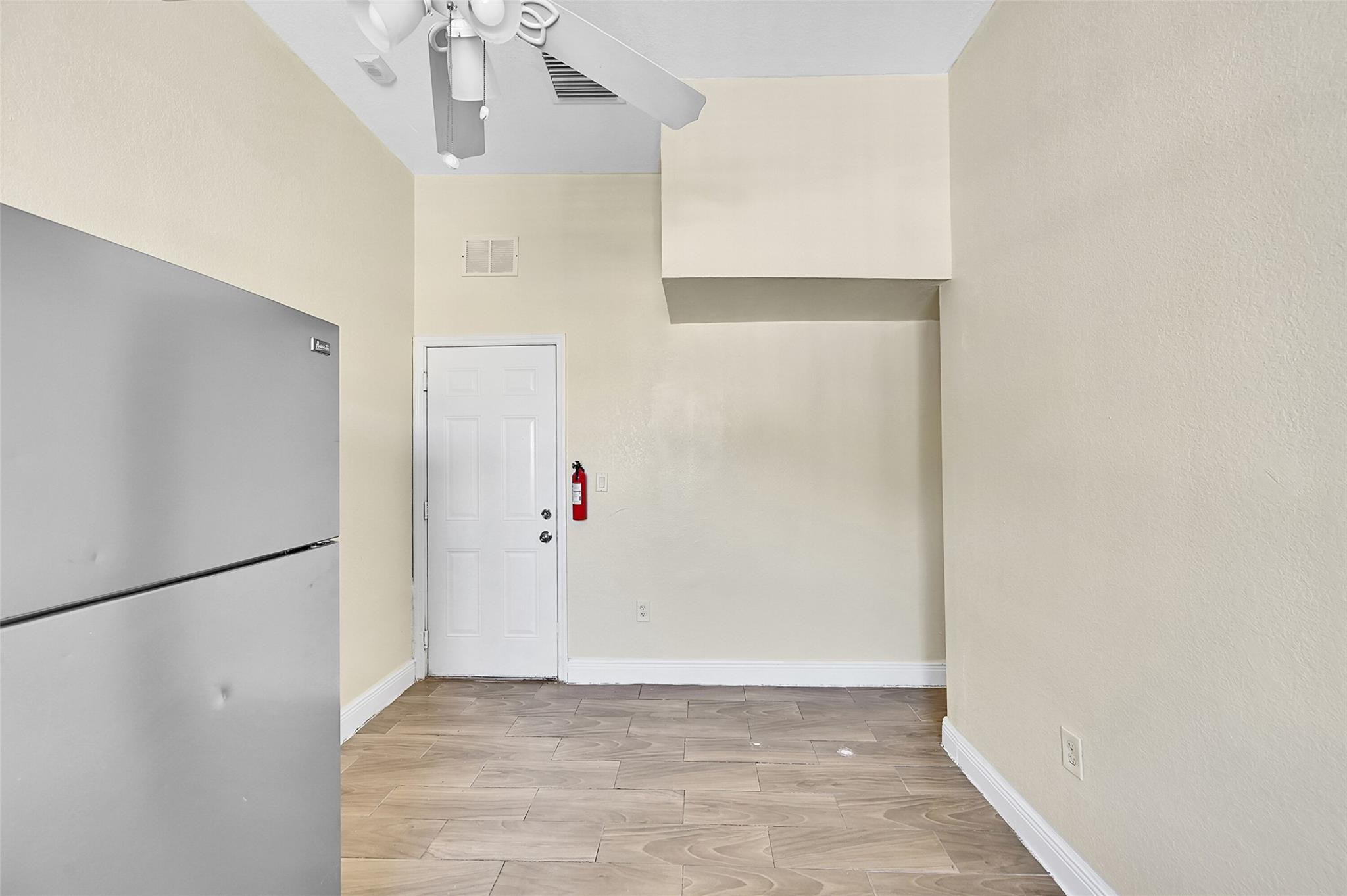 526 NW 15TH Way — Photo 5