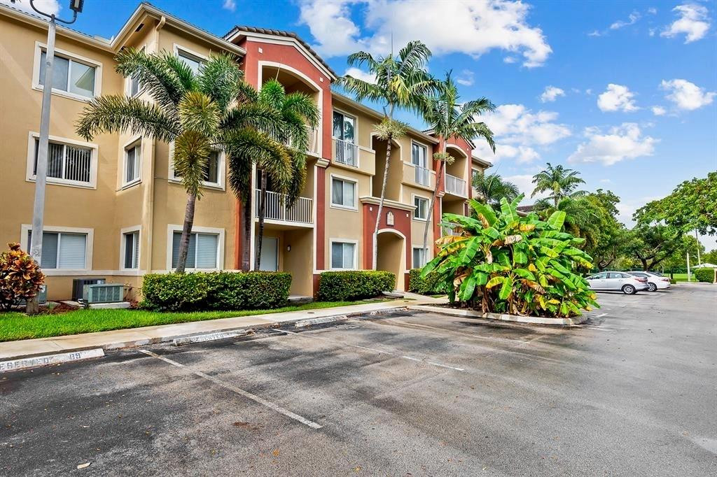 7085 NOVA Drive # 311, Davie FL 33317