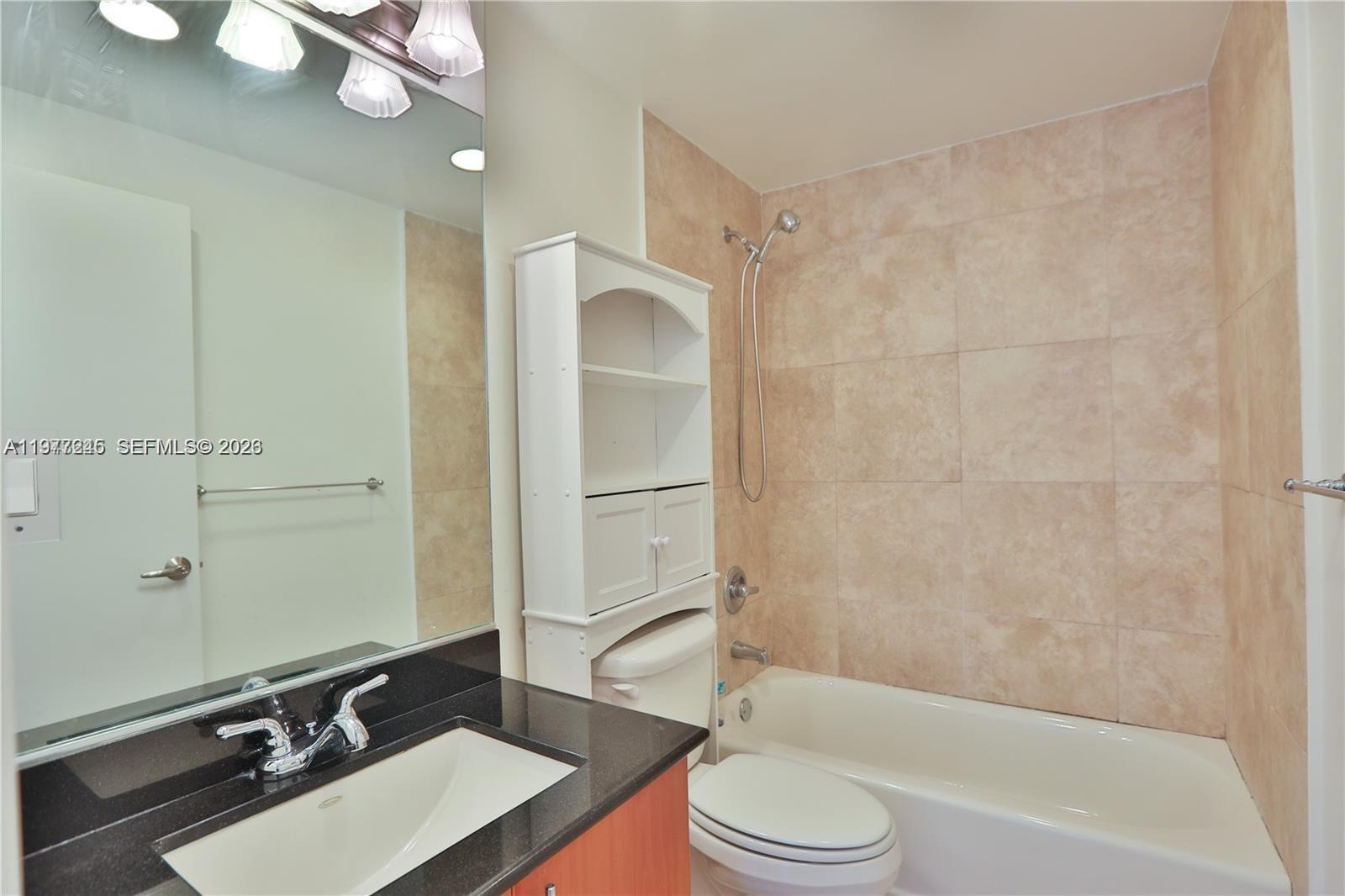 7501 E Treasure Dr # 4K — Photo 2