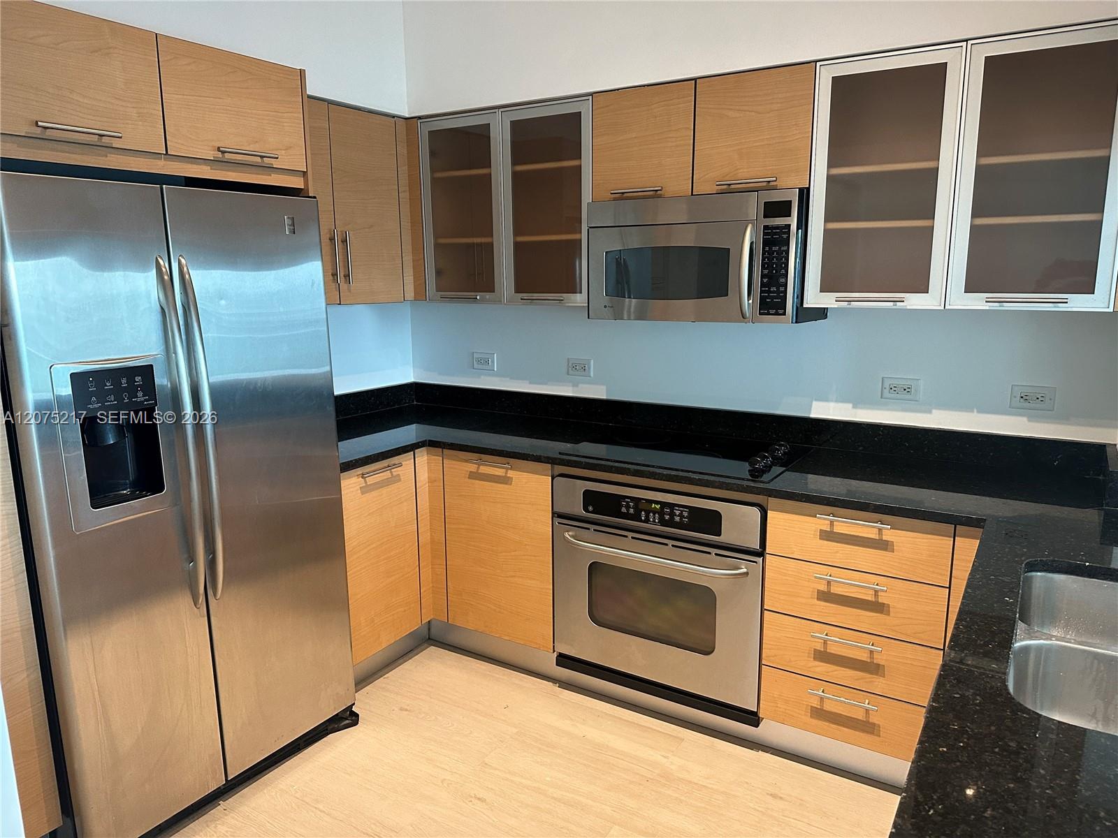 31 SE 5th St # 1007 — Photo 4