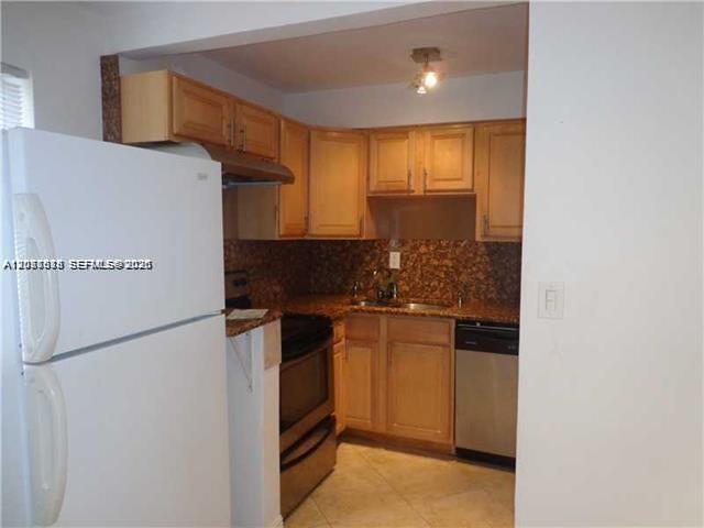 16851 NE 21st Ave # 7 — Photo 3