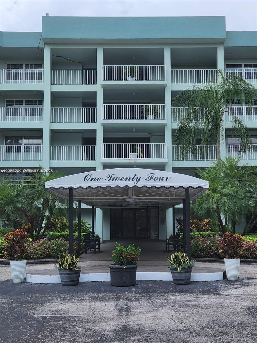 806 Cypress Grove Ln # 403, Pompano Beach FL 33069