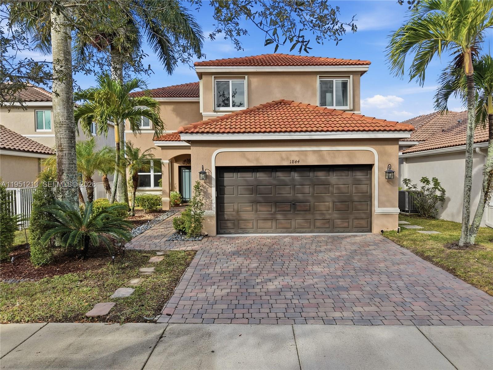1844 Aspen Ln — Photo 2
