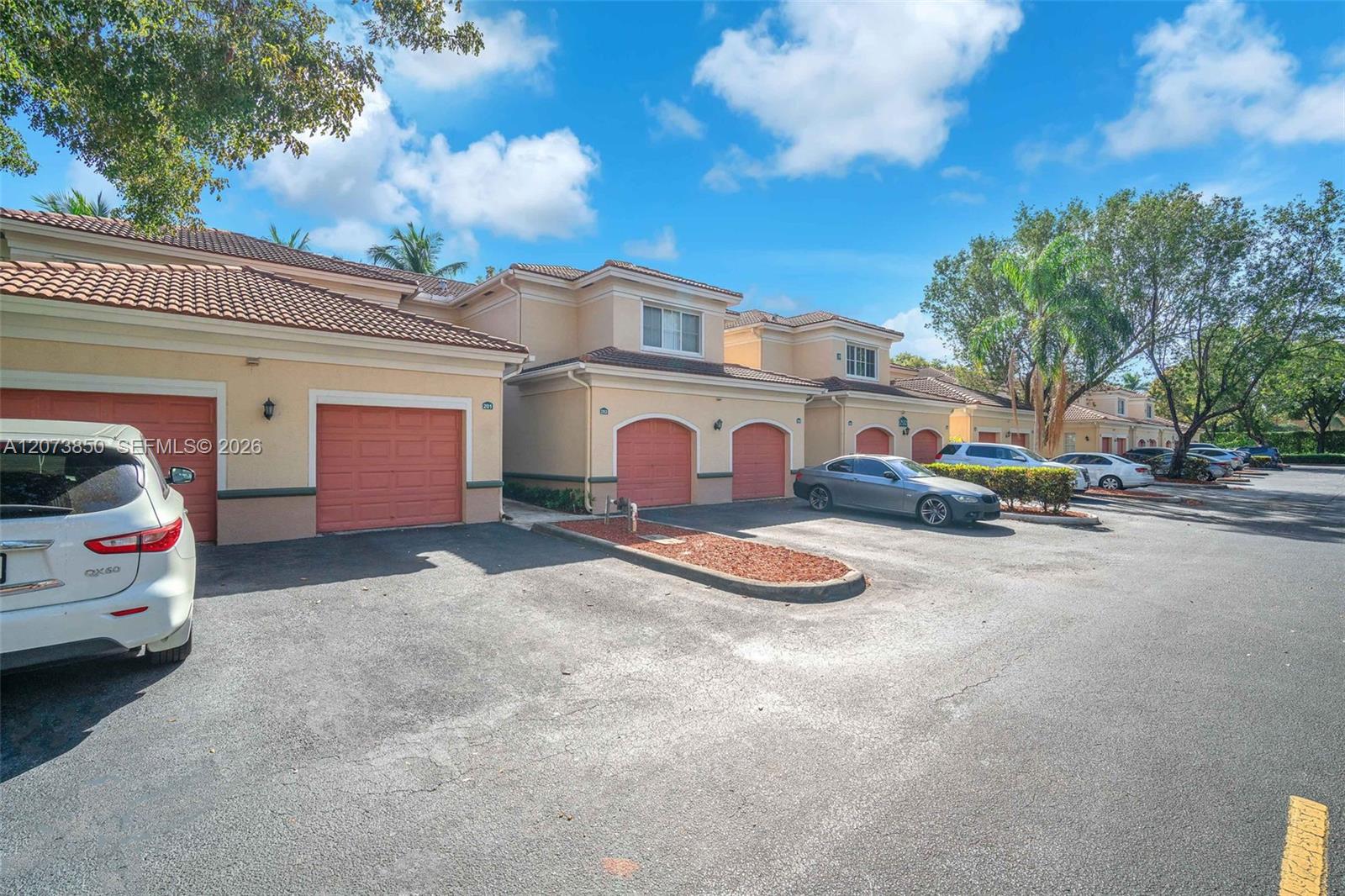 2532 Centergate Dr # 201 — Photo 2