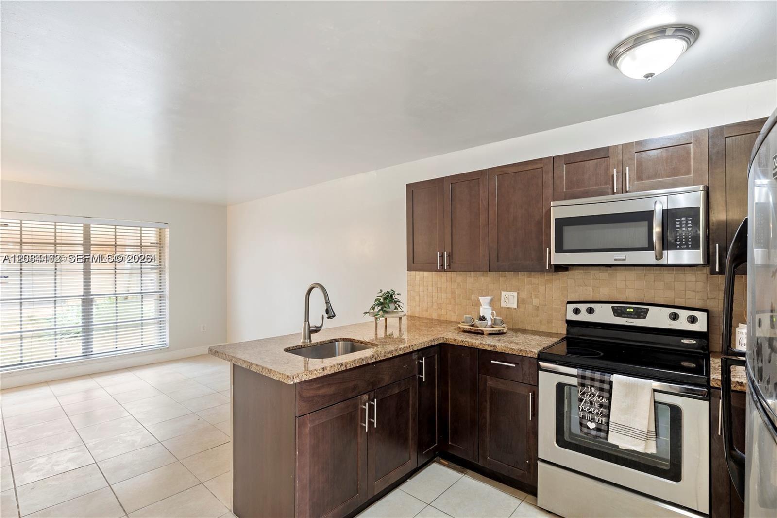 7241 Miami Lakes Dr # D19 — Photo 3