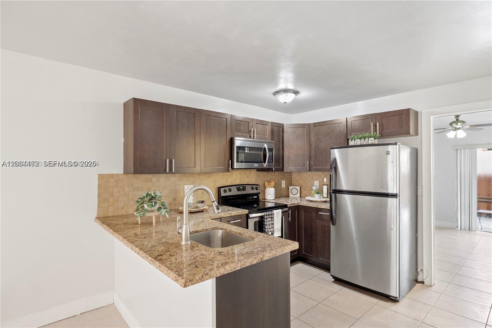 7241 Miami Lakes Dr # D19 — Photo 4