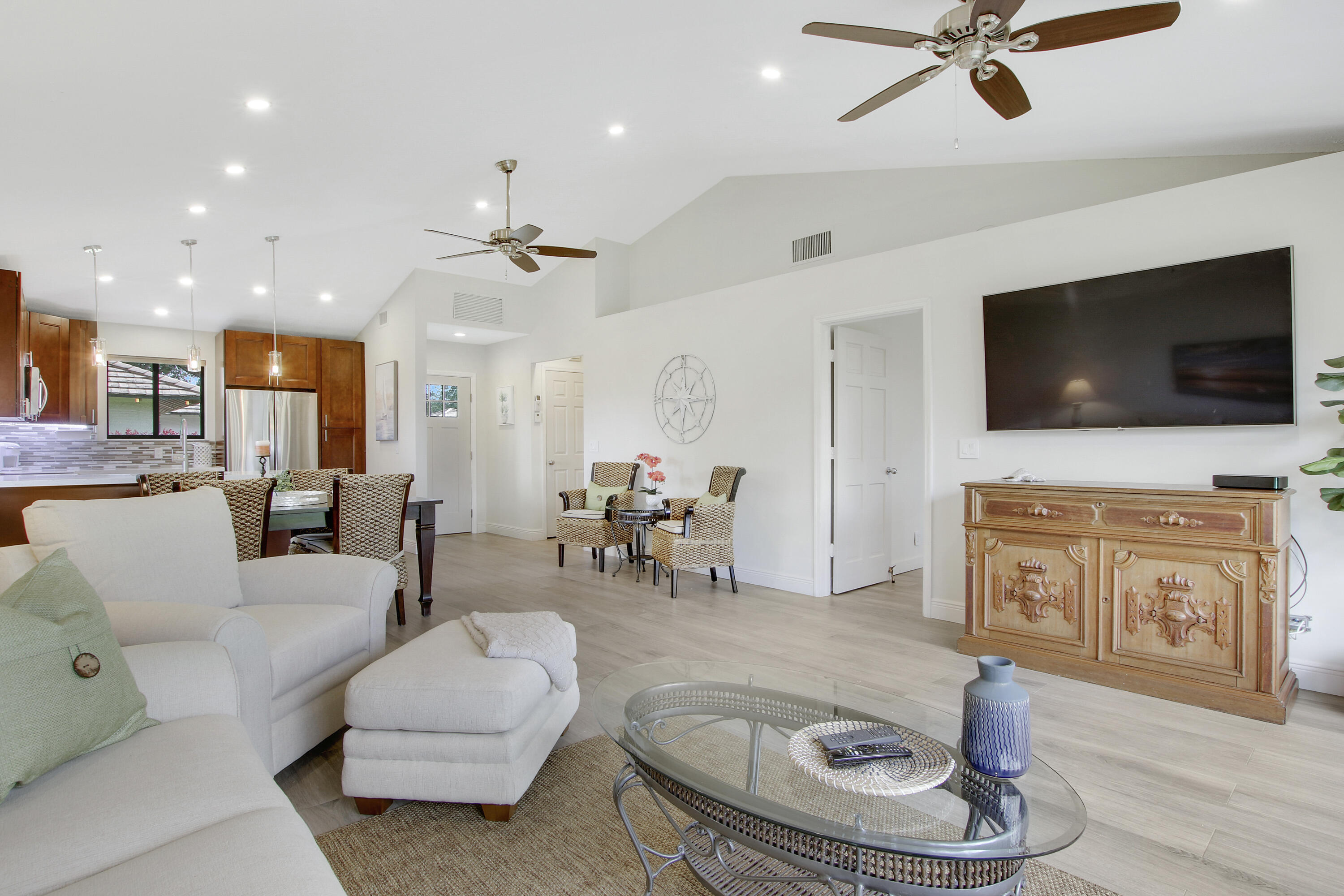 533 Club Drive, Palm Beach Gardens FL 33418