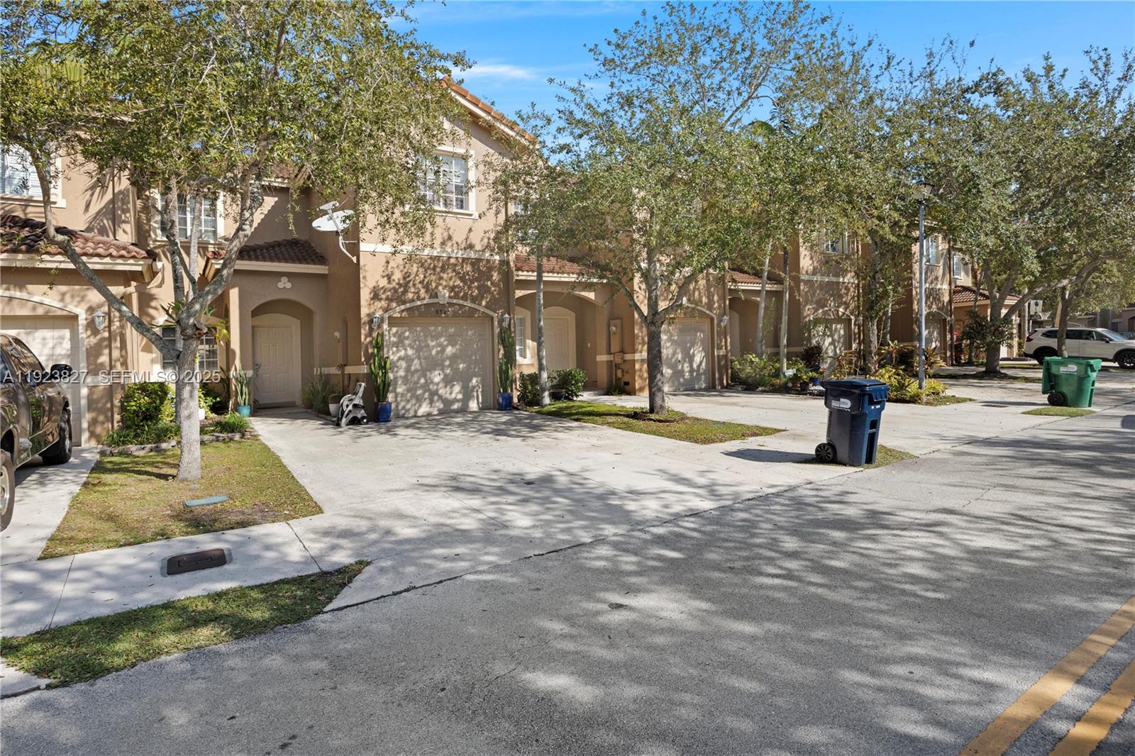8525 SW 214th Ter, Cutler Bay FL 33189