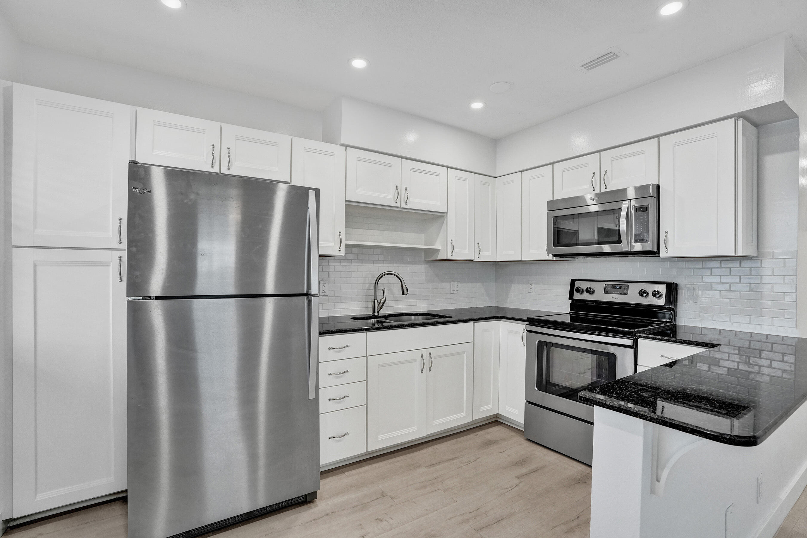 2862 NE 32ND Street # 13 — Photo 4