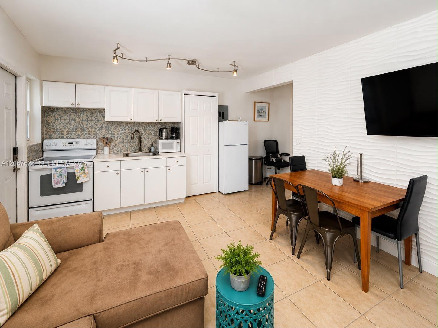 1639 Hayes St # 1, Hollywood FL 33020