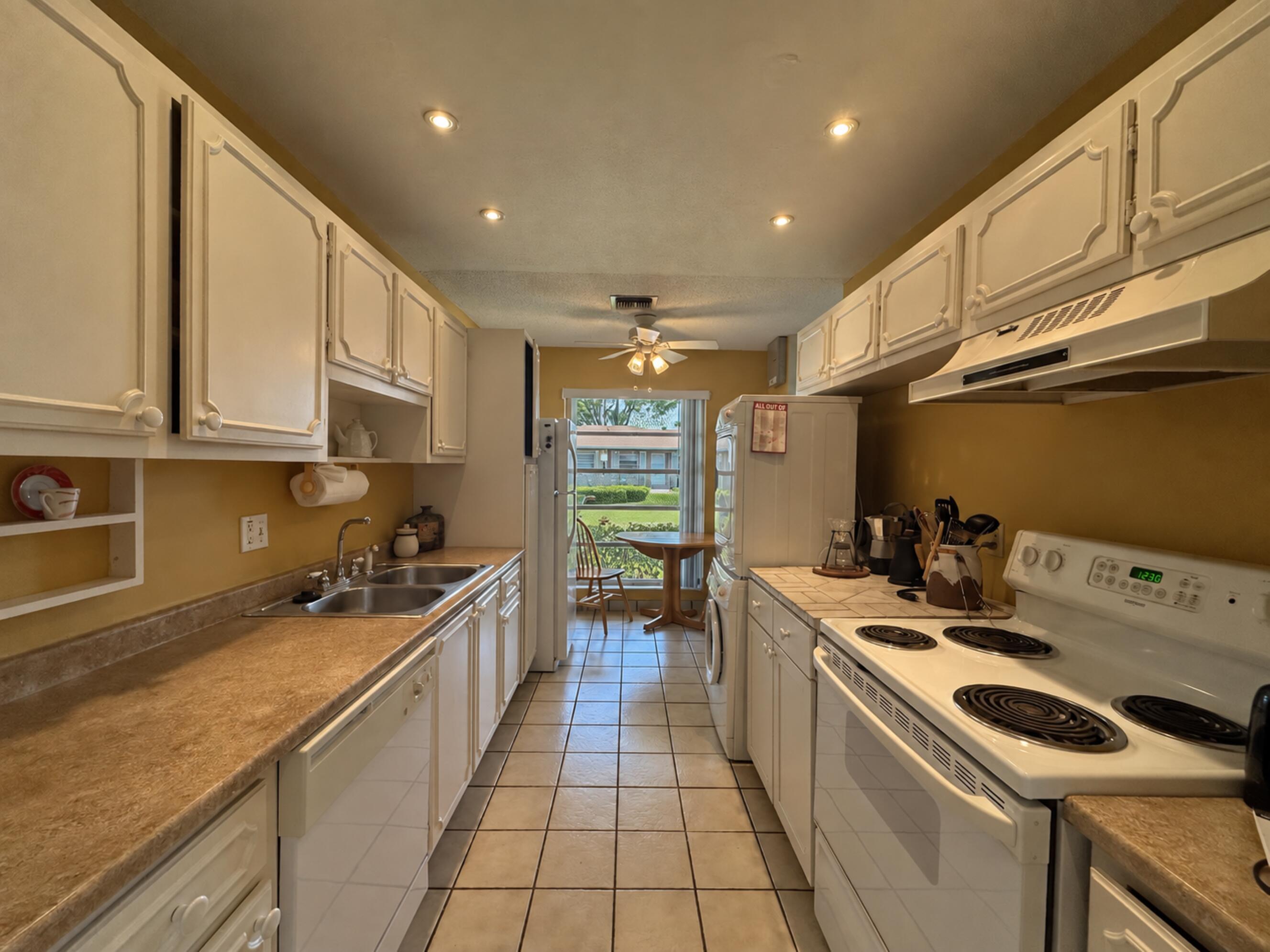 1121 BOXWOOD Drive # C — Photo 4