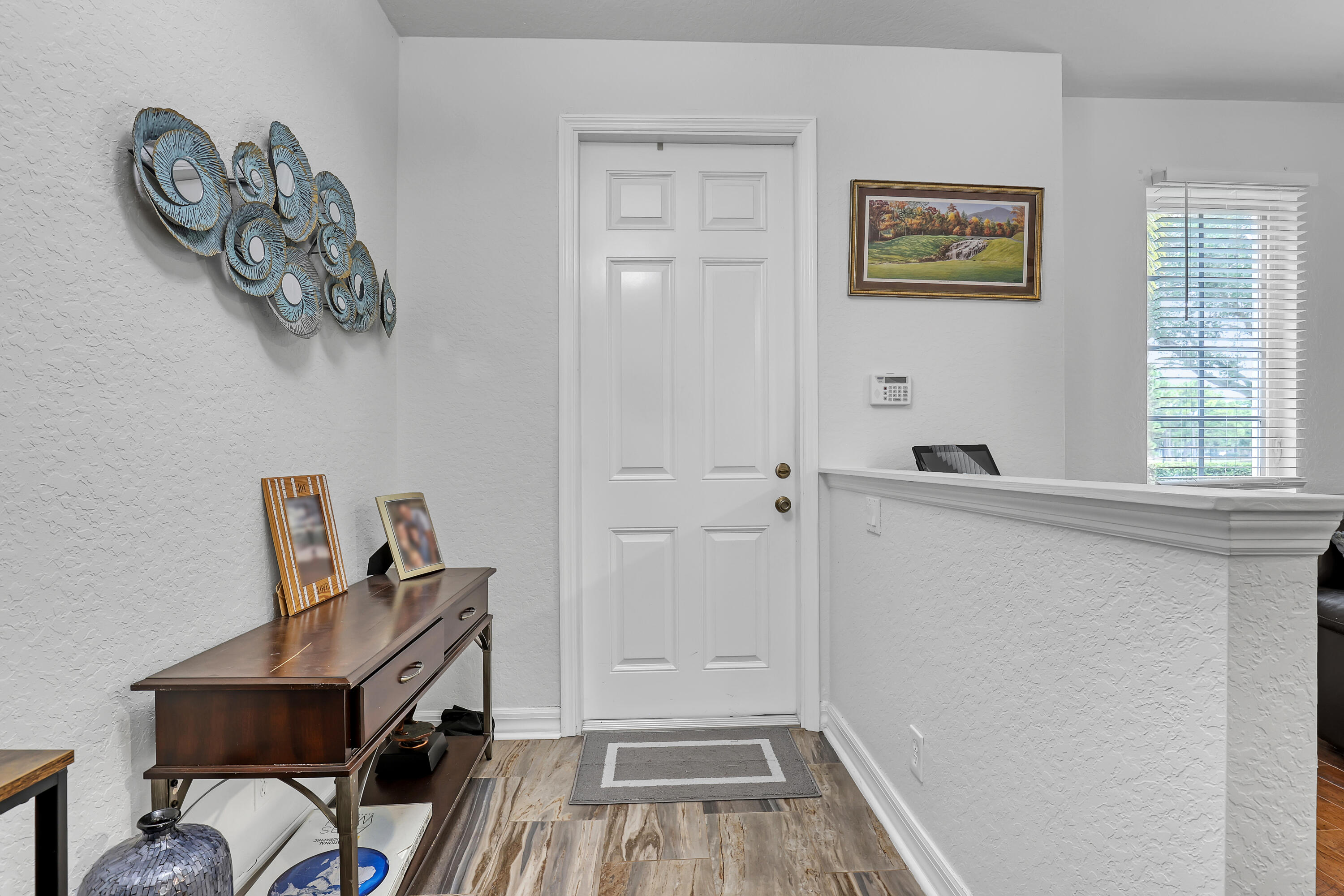 563 DAKOTA Drive — Photo 4