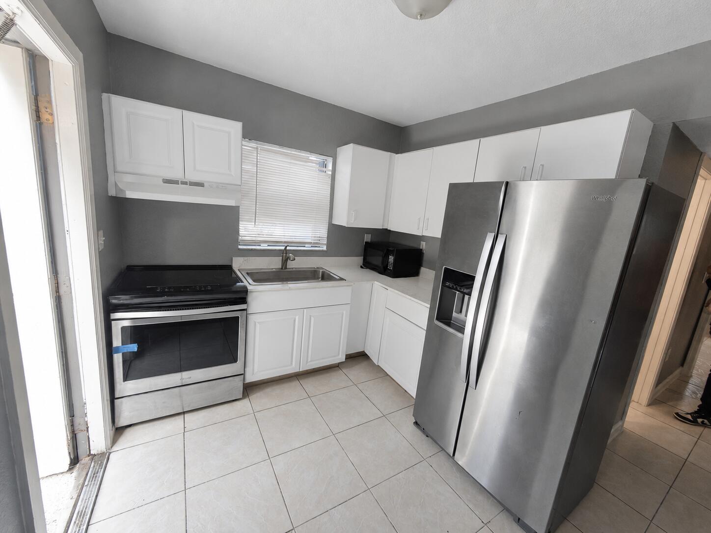 421 NW 7TH Terrace # 4 — Photo 3