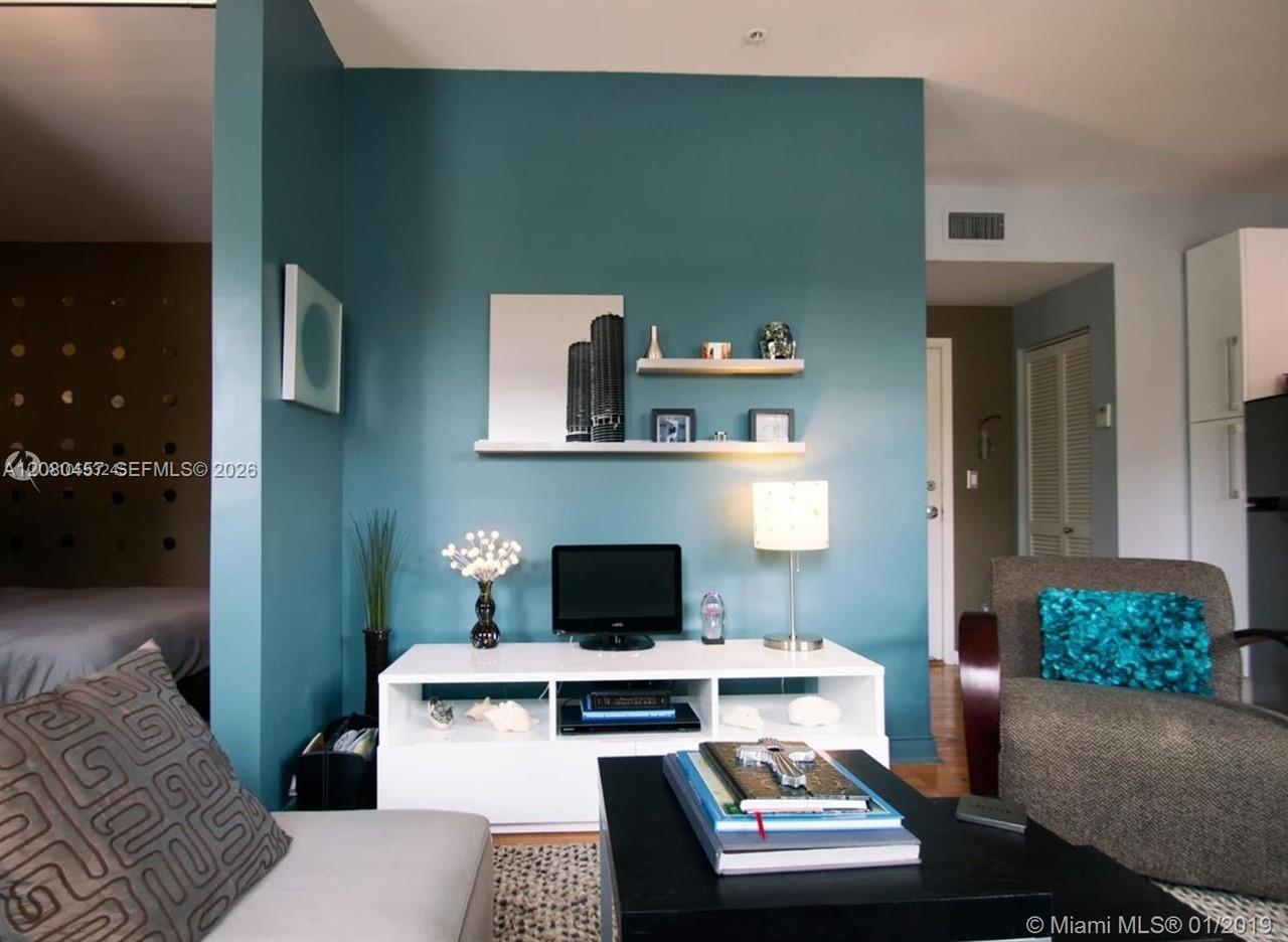 1521 Lenox Ave # 203 — Photo 3