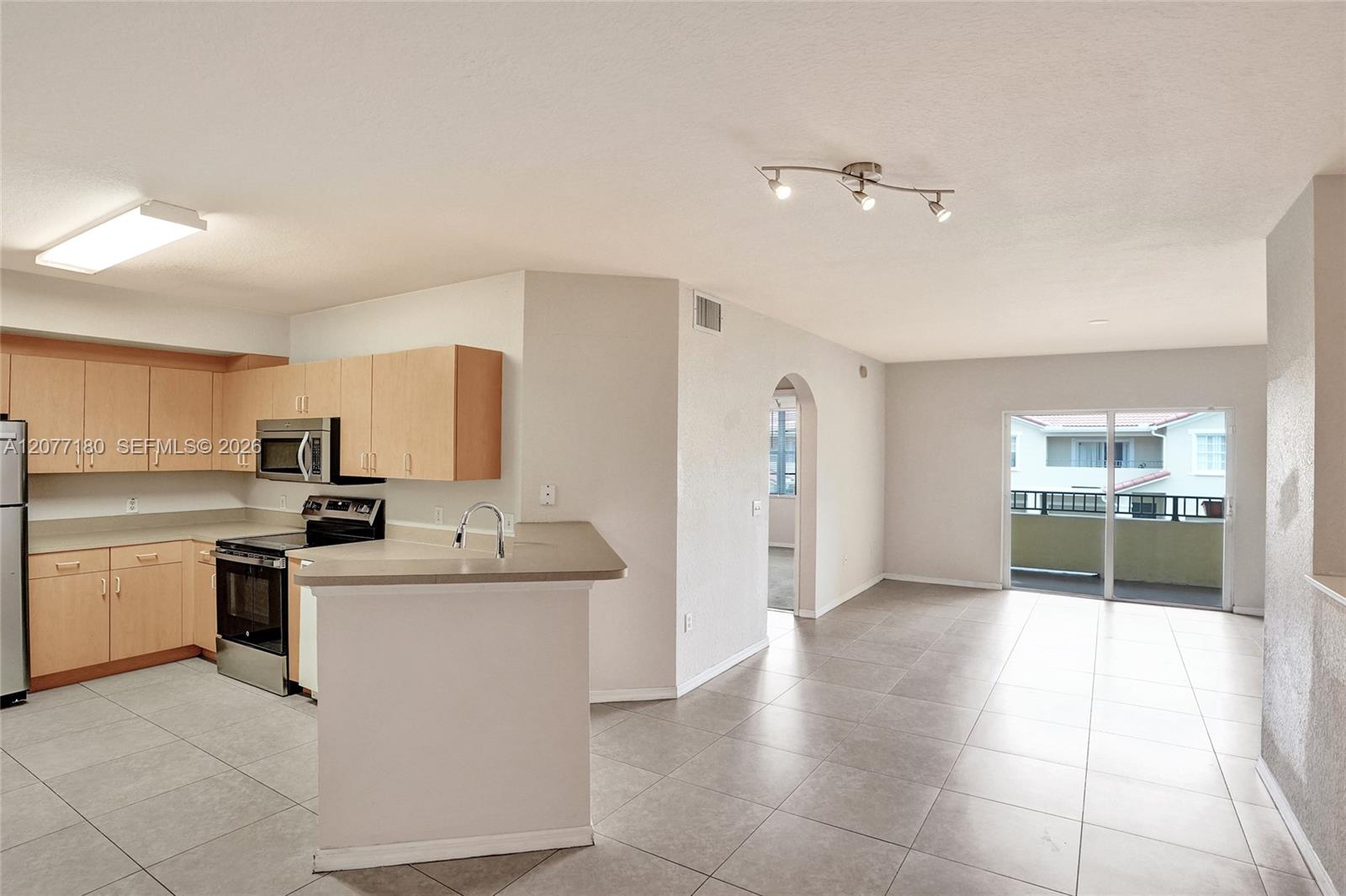 202 Belmont Ln # 202 — Photo 5