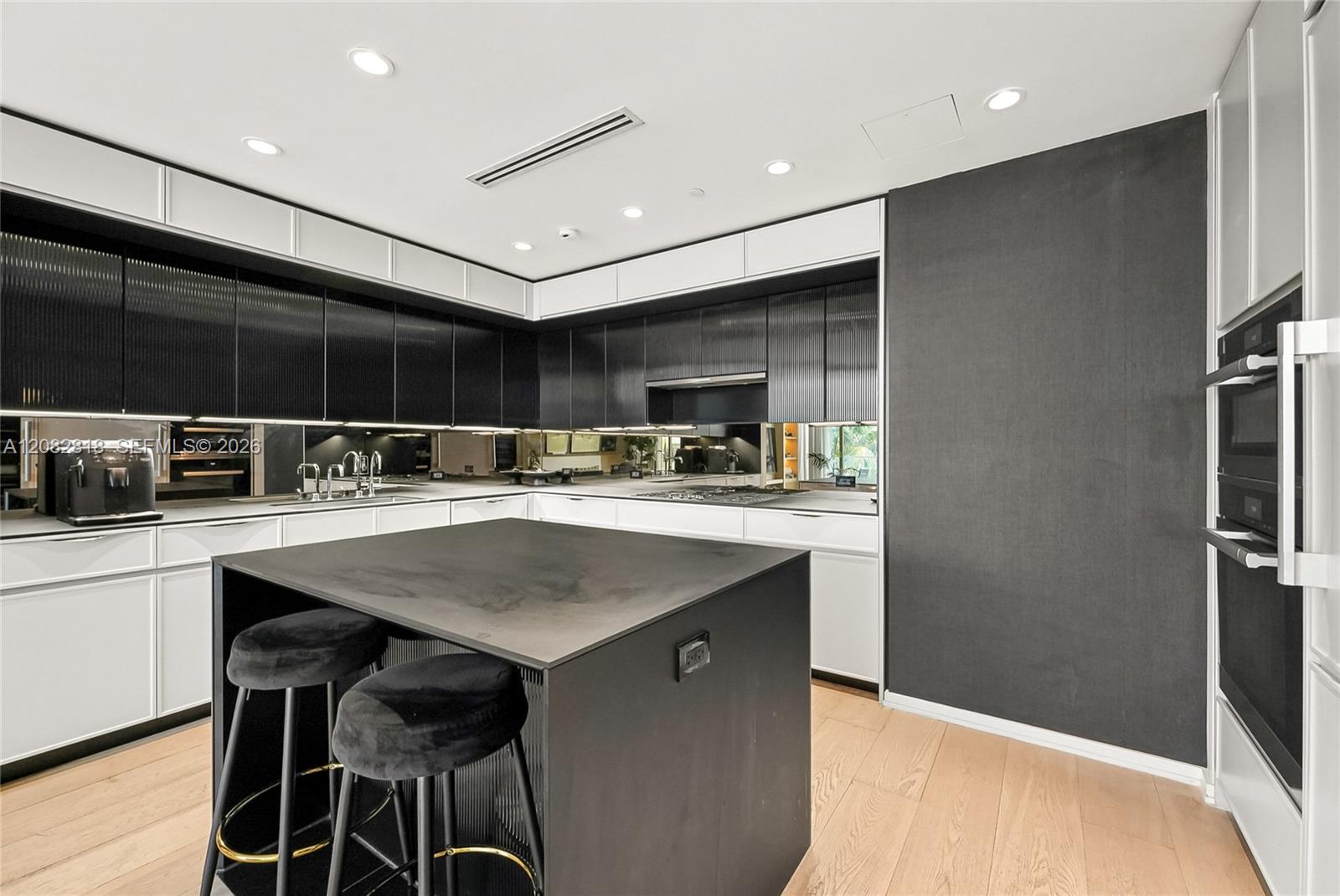 300 Collins Ave # 3A — Photo 4