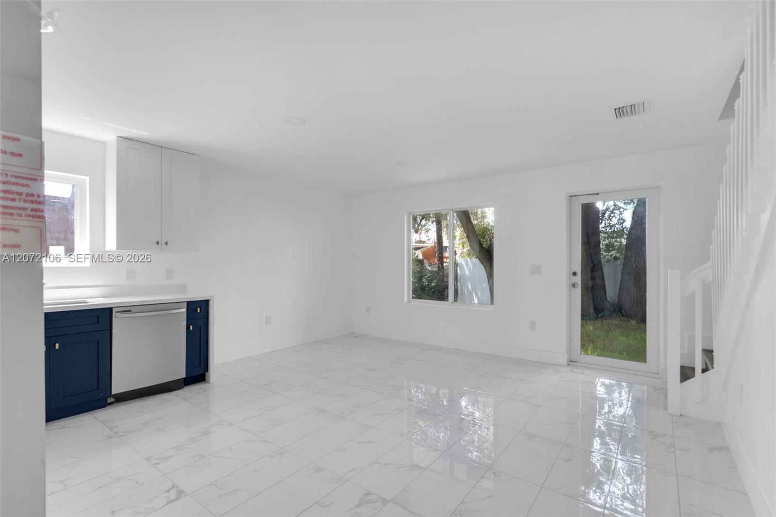 1629 NW 40th St — Photo 3