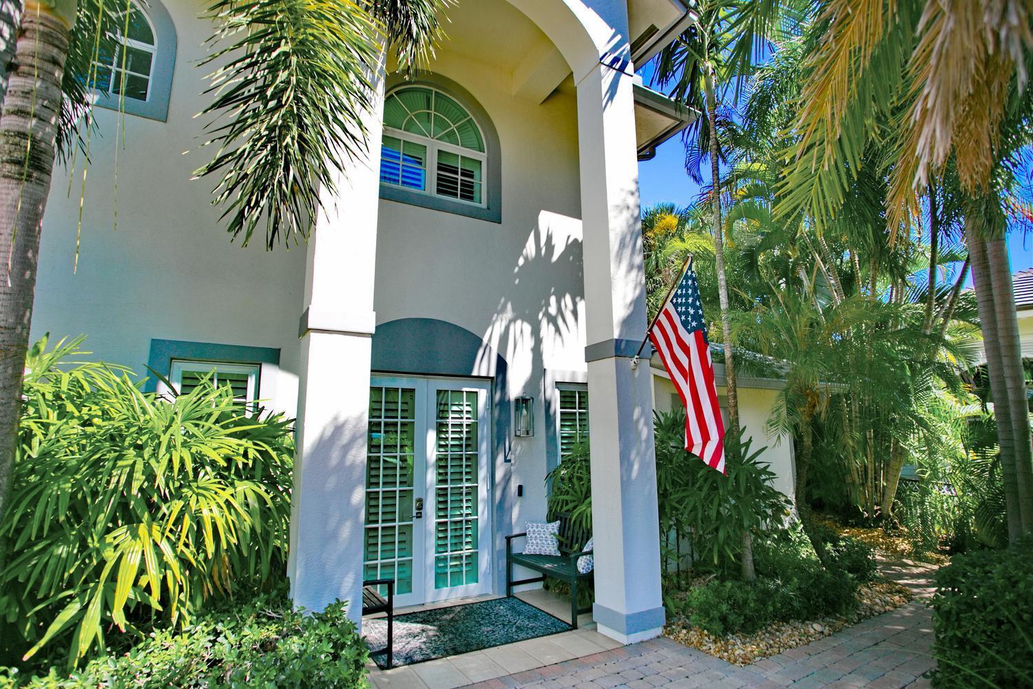 006-092-Exterior Front-1500x1000