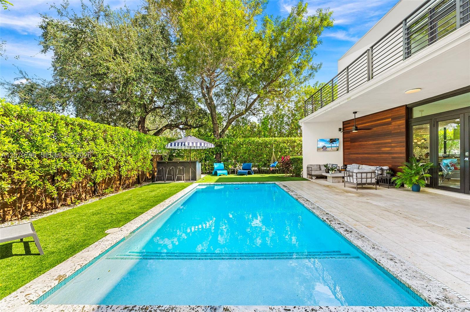 Pool & Backyard