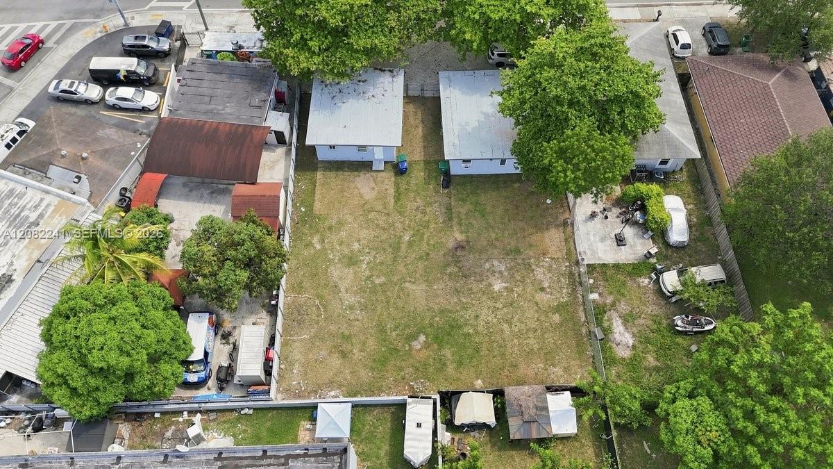 10215 SW 184th St — Photo 2