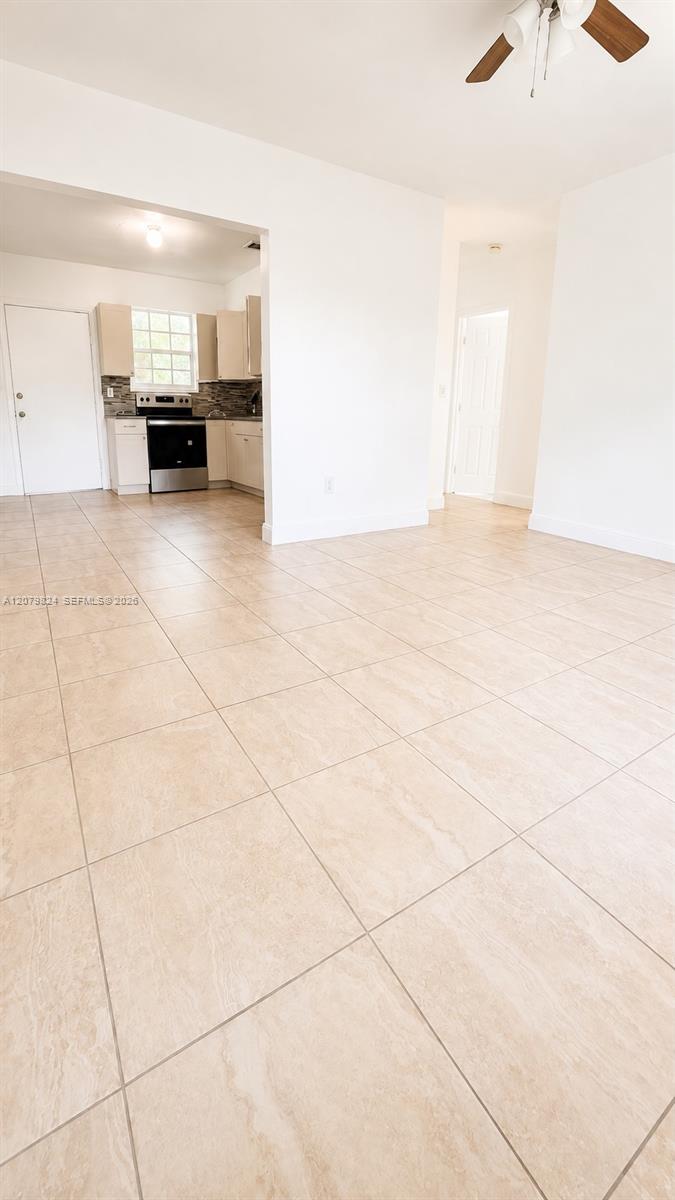 1421 NE 148th St # 2 — Photo 3
