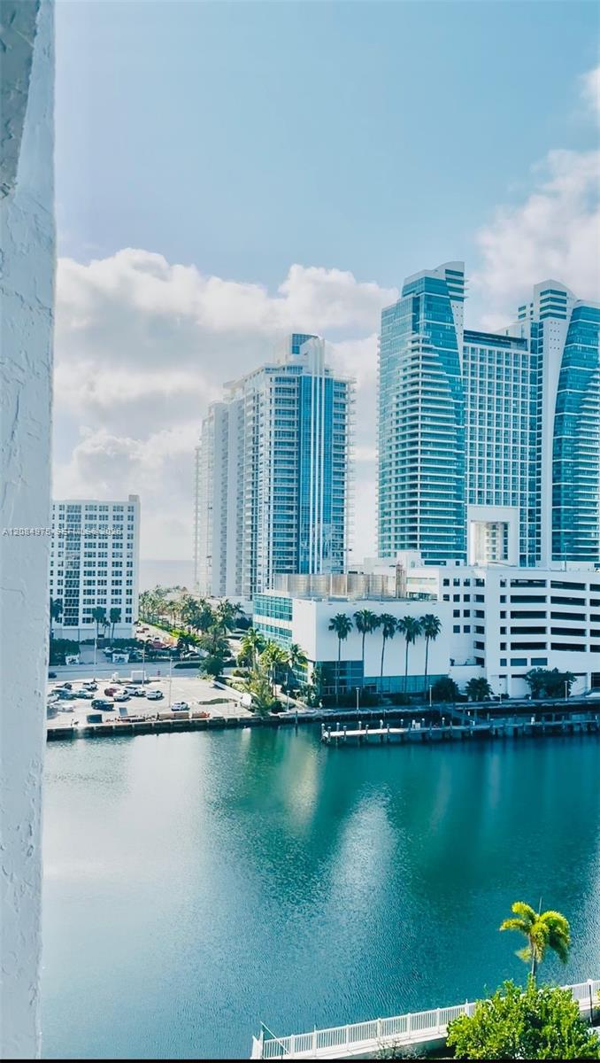 600 Parkview Dr # 1018, Hallandale Beach FL 33009