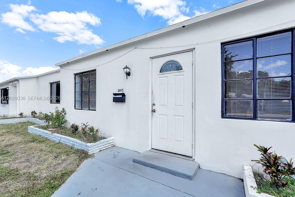 2415 Pierce St, Hollywood FL 33020