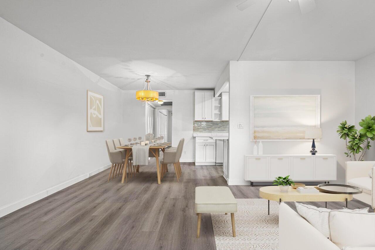 1038 CAMBRIDGE B — Photo 2