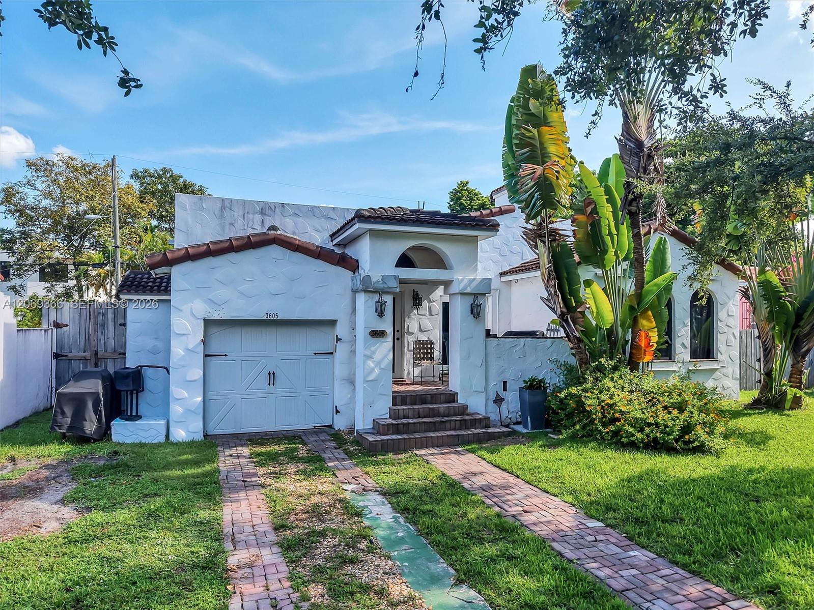 3605 SW 18th Ter — Photo 2