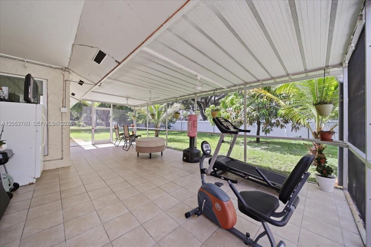 9050 Crescent Dr — Photo 4