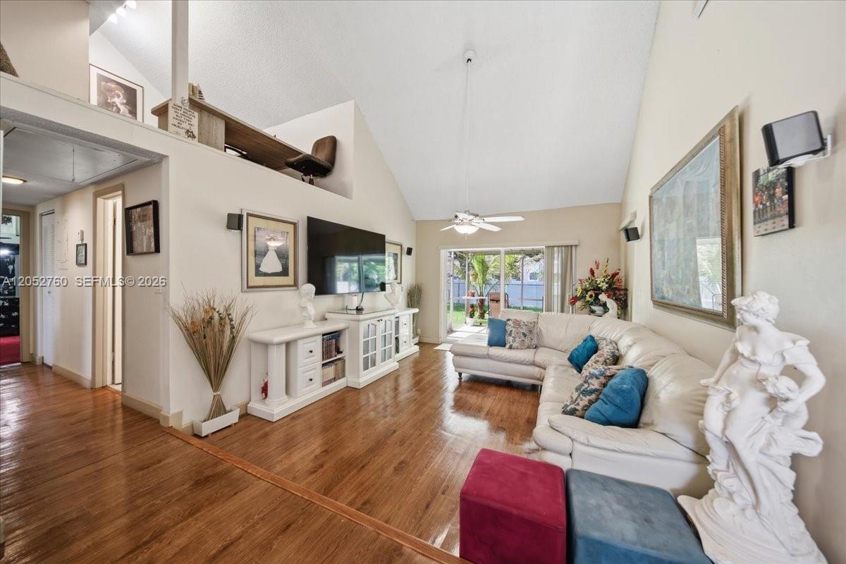 9050 Crescent Dr — Photo 5