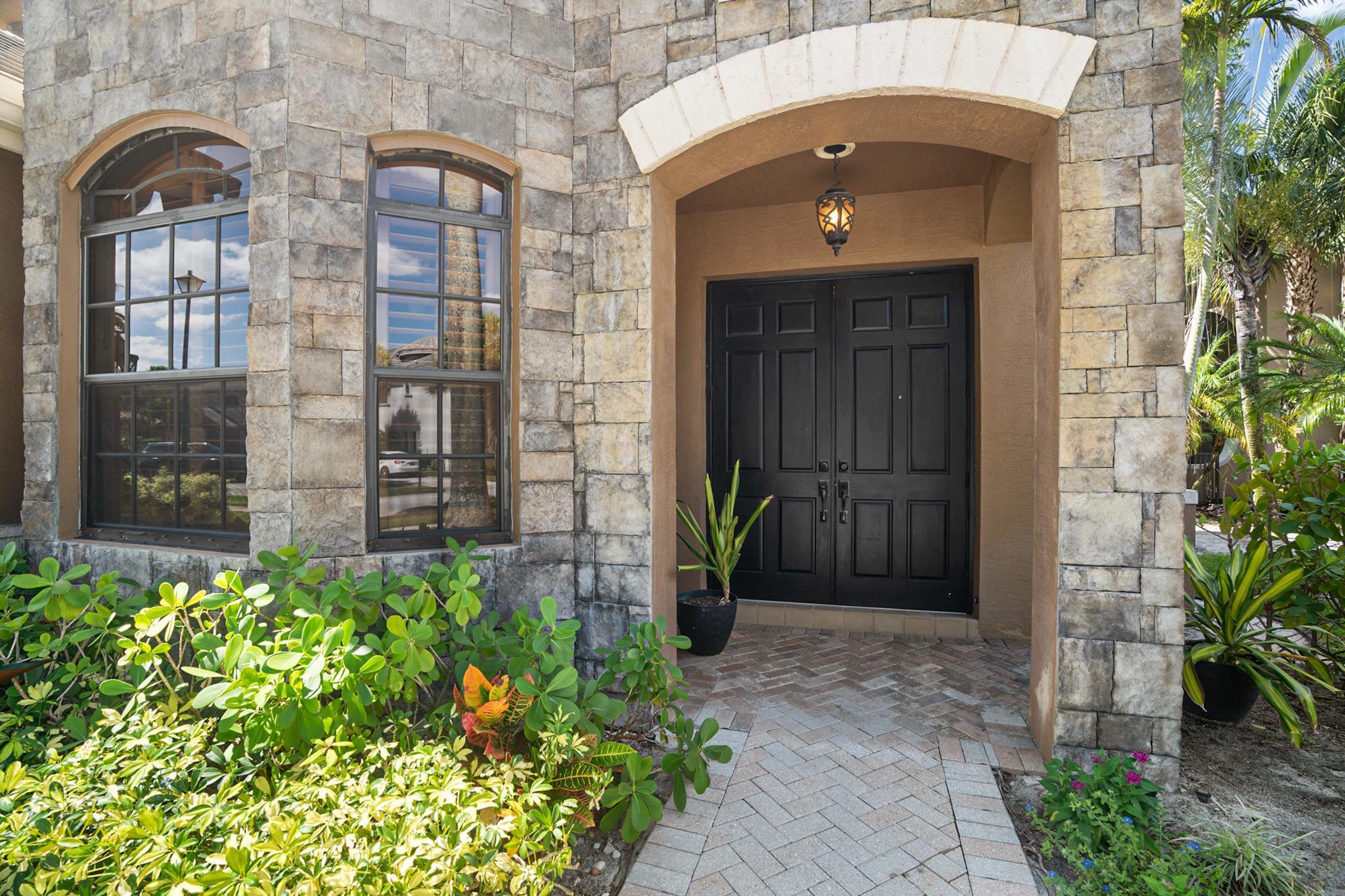 3483 Collonade Drive — Photo 4